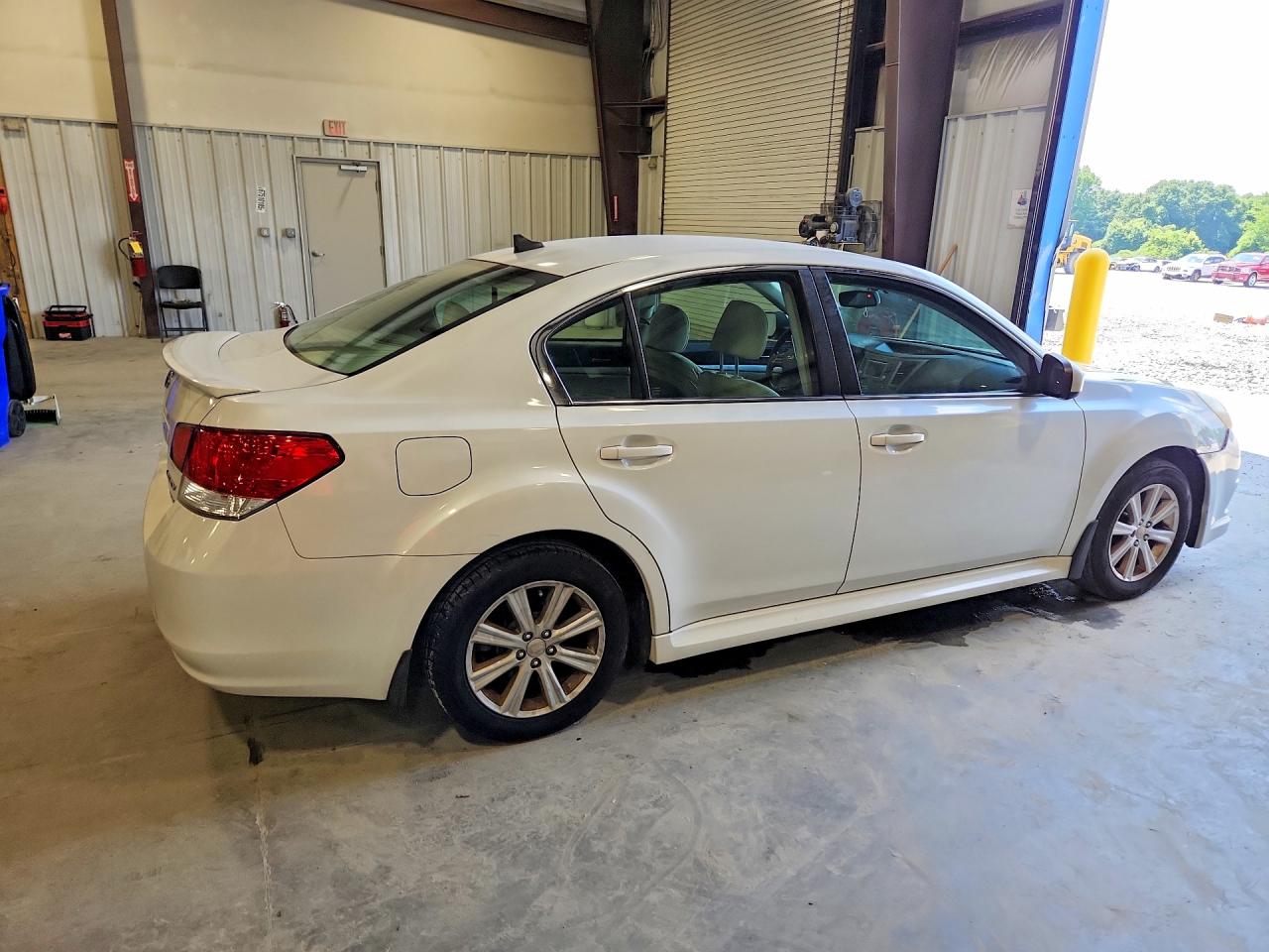 2012 Subaru Legacy 2.5i Premium White vin: 4S3BMBF63C3031489