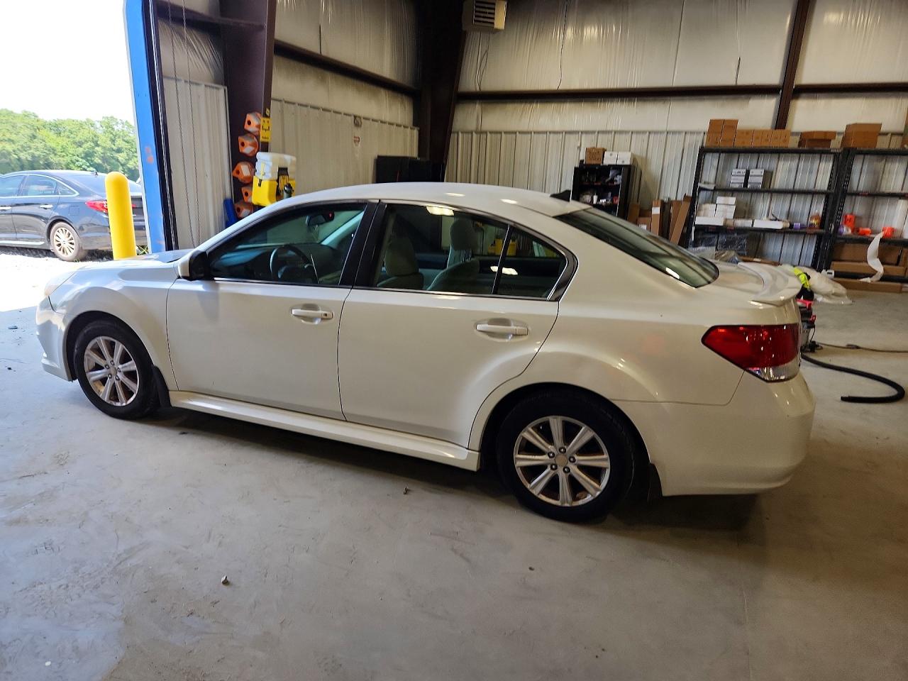 2012 Subaru Legacy 2.5i Premium White vin: 4S3BMBF63C3031489