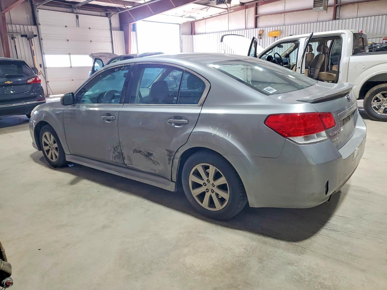 2011 Subaru Legacy 2.5i Premium Silver vin: 4S3BMBG60B3222977