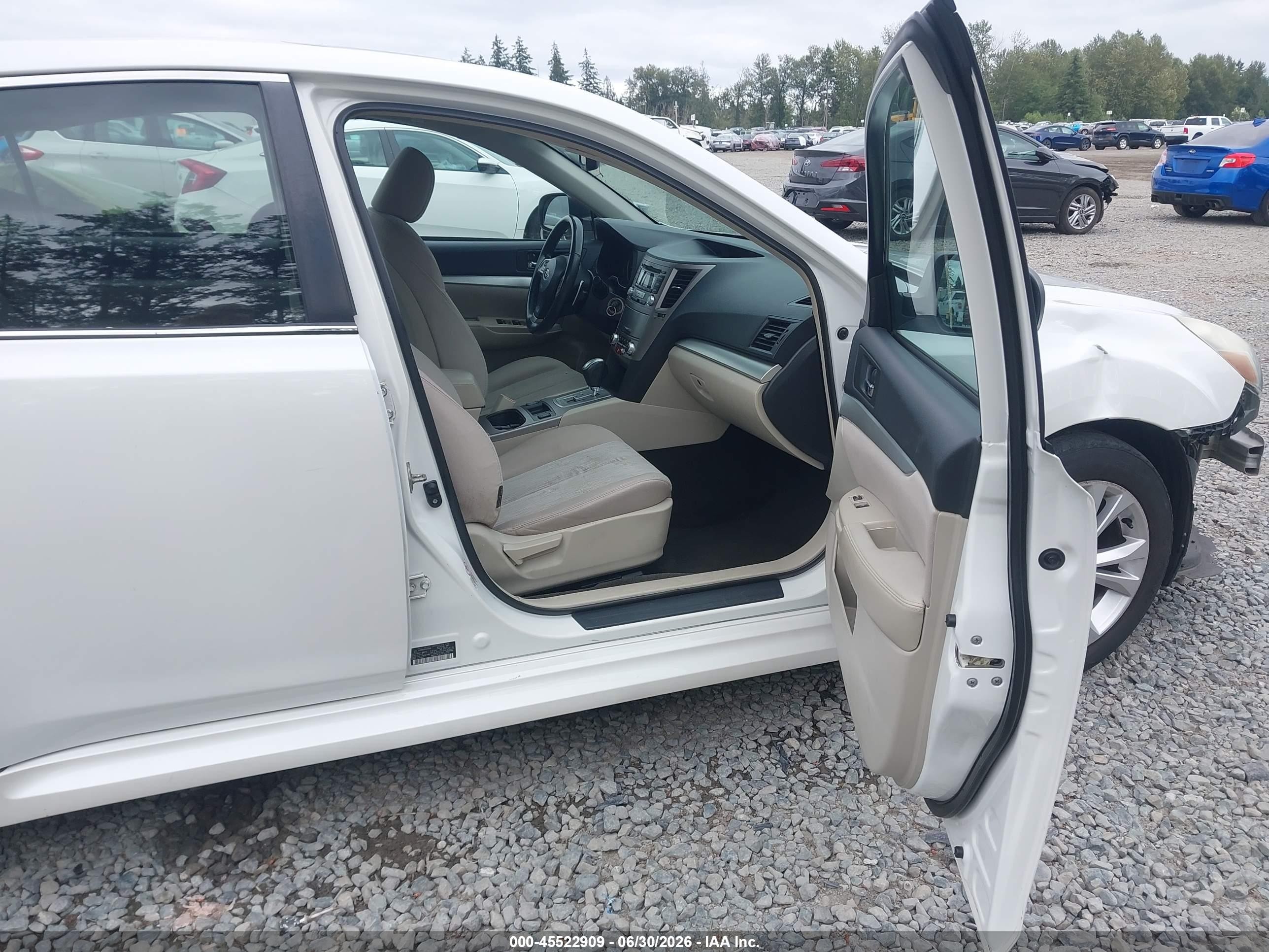 2013 Subaru Legacy 2.5i Premium White vin: 4S3BMBG60D3046208