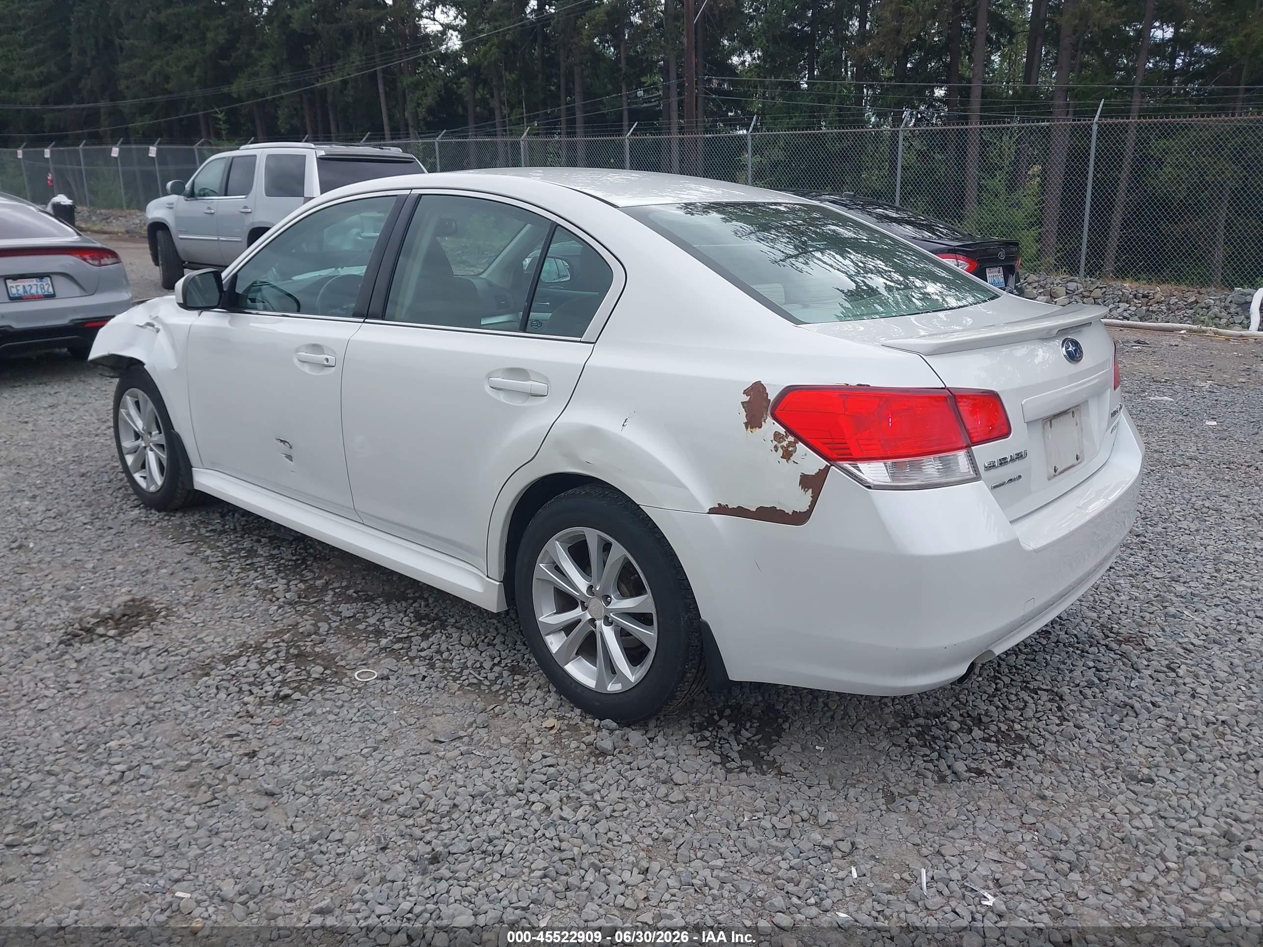 2013 Subaru Legacy 2.5i Premium White vin: 4S3BMBG60D3046208