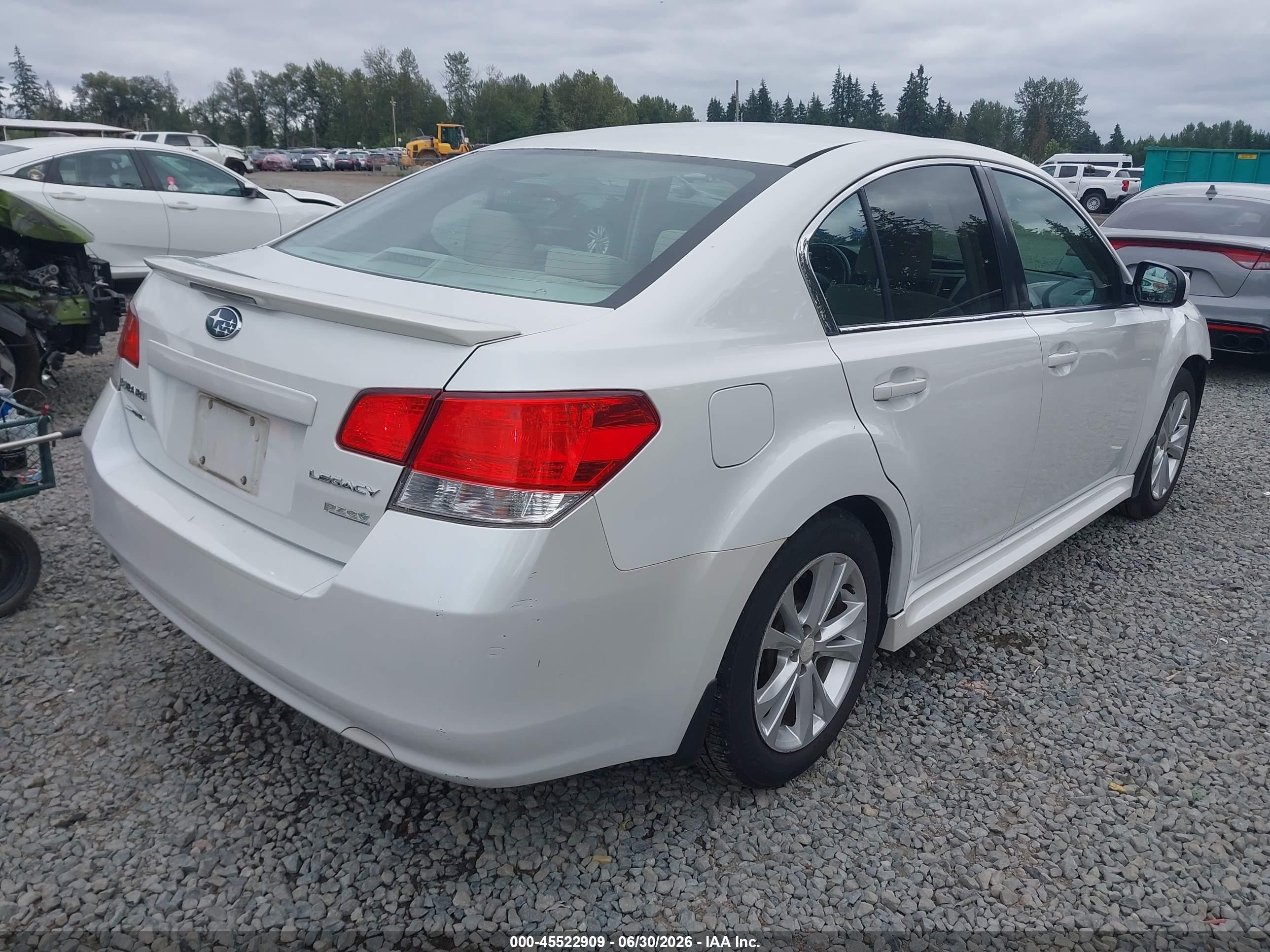 2013 Subaru Legacy 2.5i Premium White vin: 4S3BMBG60D3046208