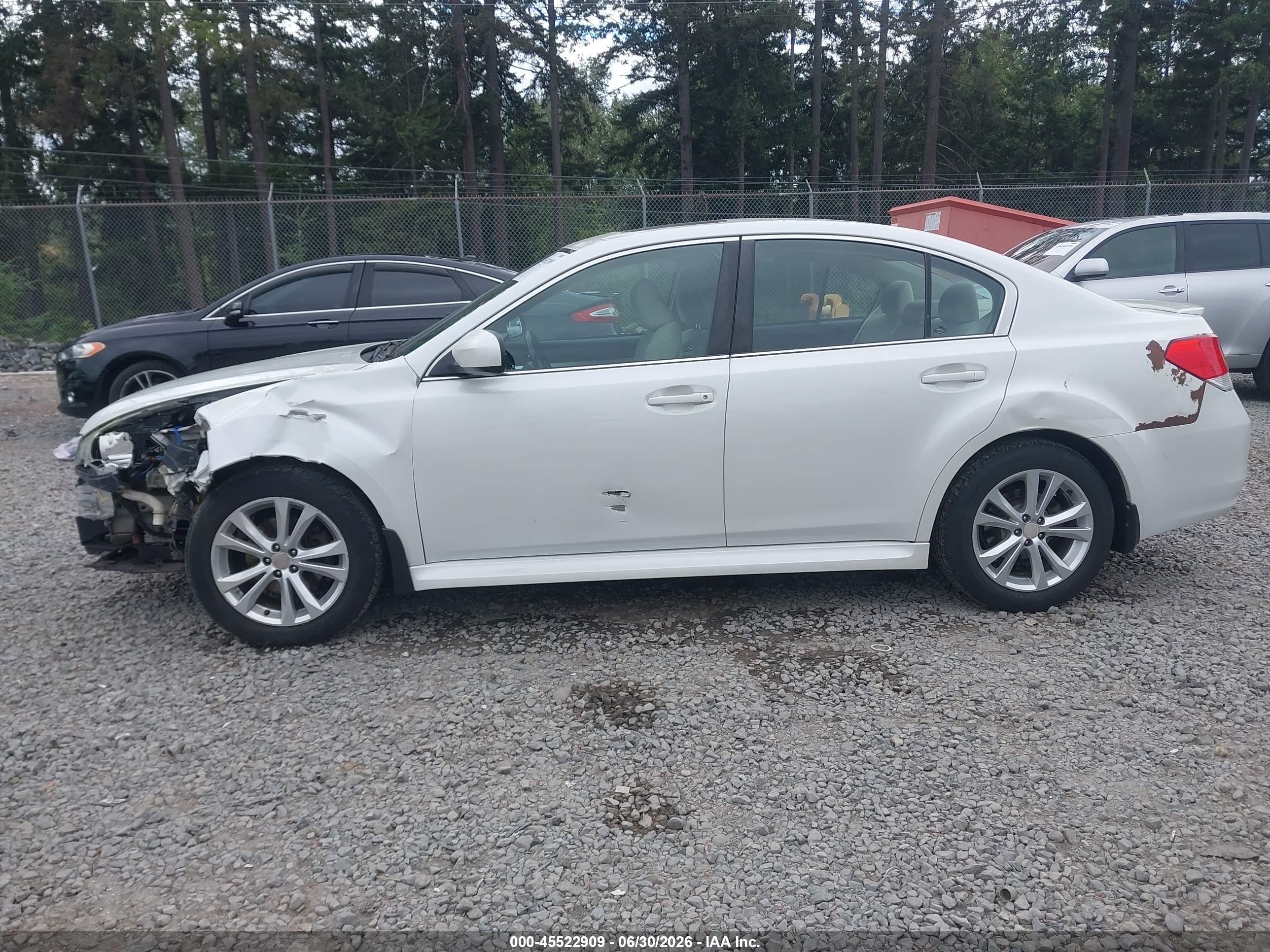 2013 Subaru Legacy 2.5i Premium White vin: 4S3BMBG60D3046208