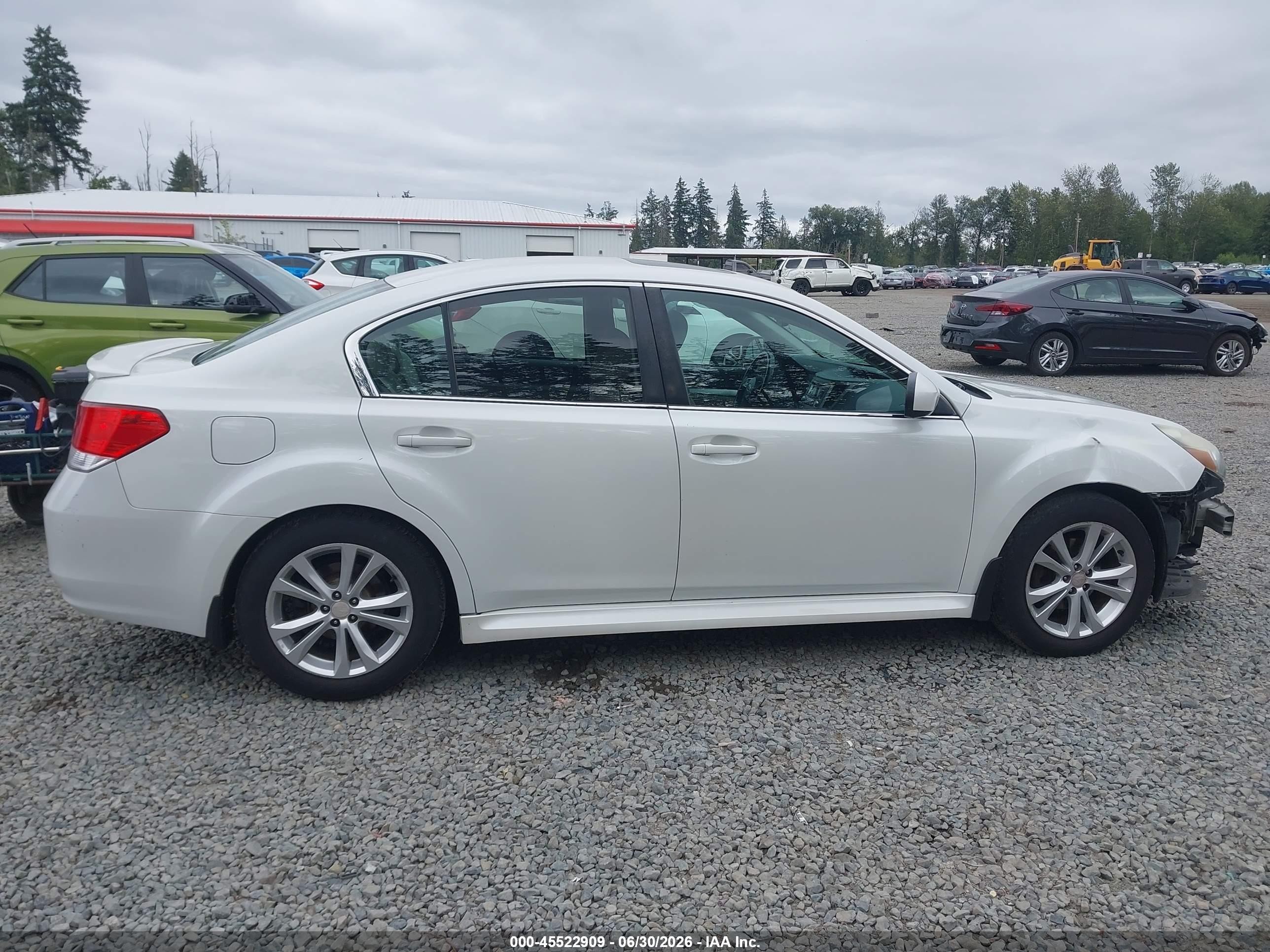2013 Subaru Legacy 2.5i Premium White vin: 4S3BMBG60D3046208