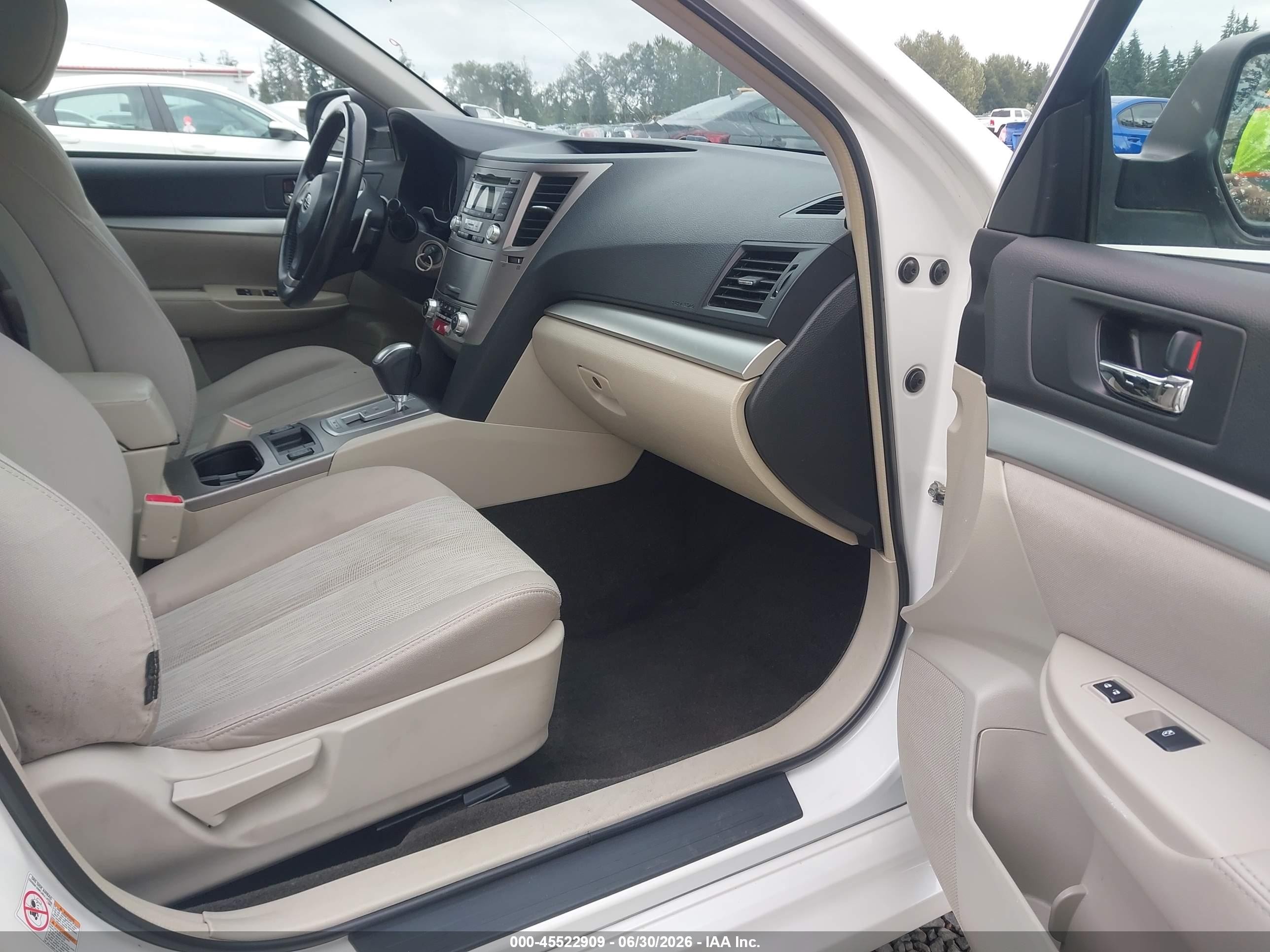 2013 Subaru Legacy 2.5i Premium White vin: 4S3BMBG60D3046208