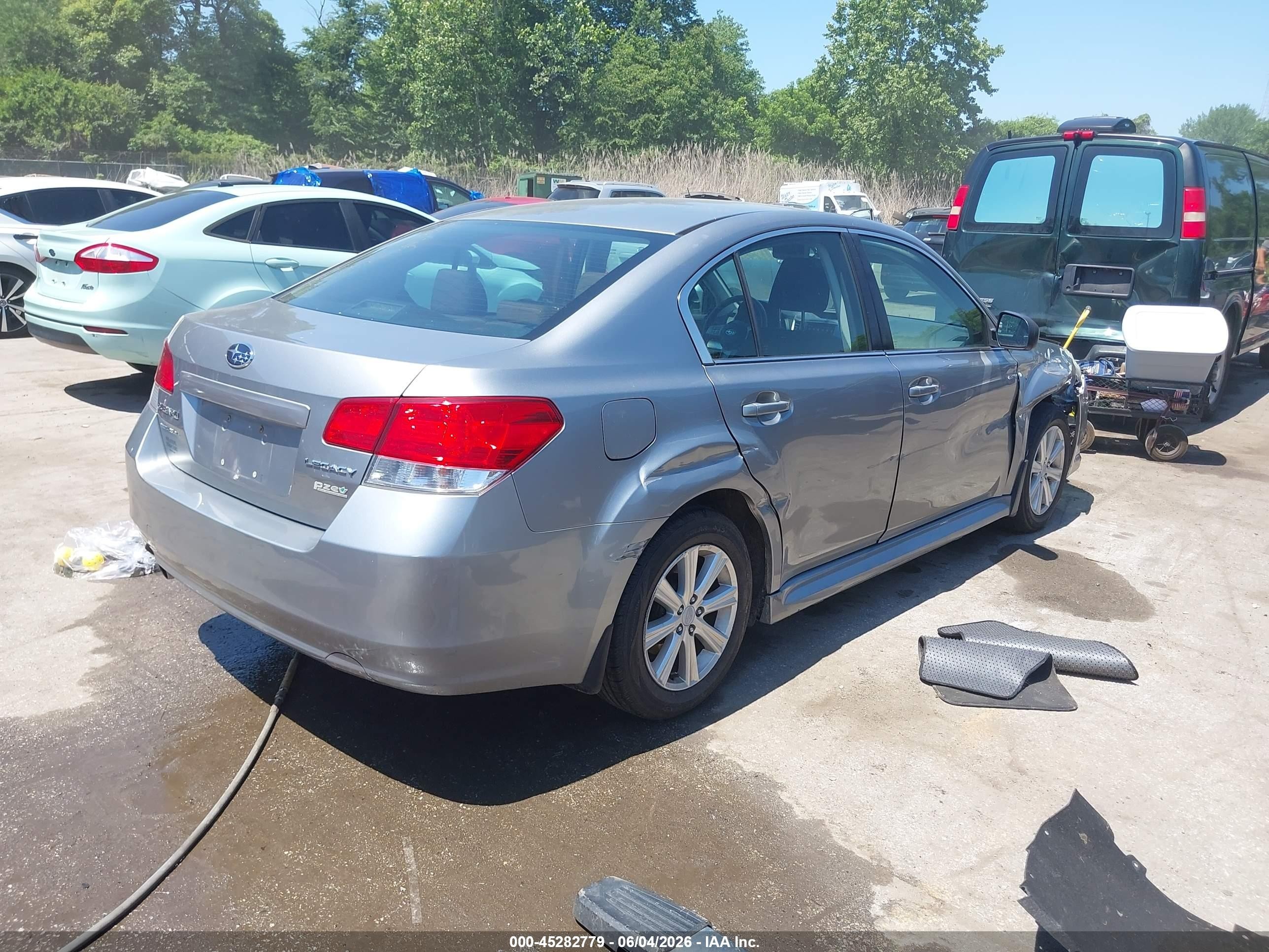 2011 Subaru Legacy 2.5i Premium Silver vin: 4S3BMBG61B3218596