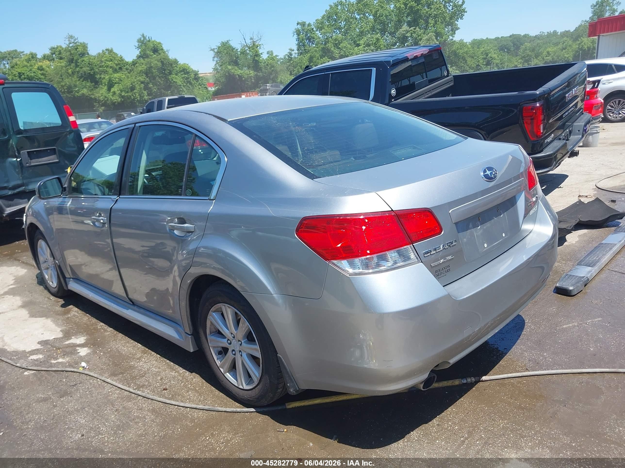 2011 Subaru Legacy 2.5i Premium Silver vin: 4S3BMBG61B3218596