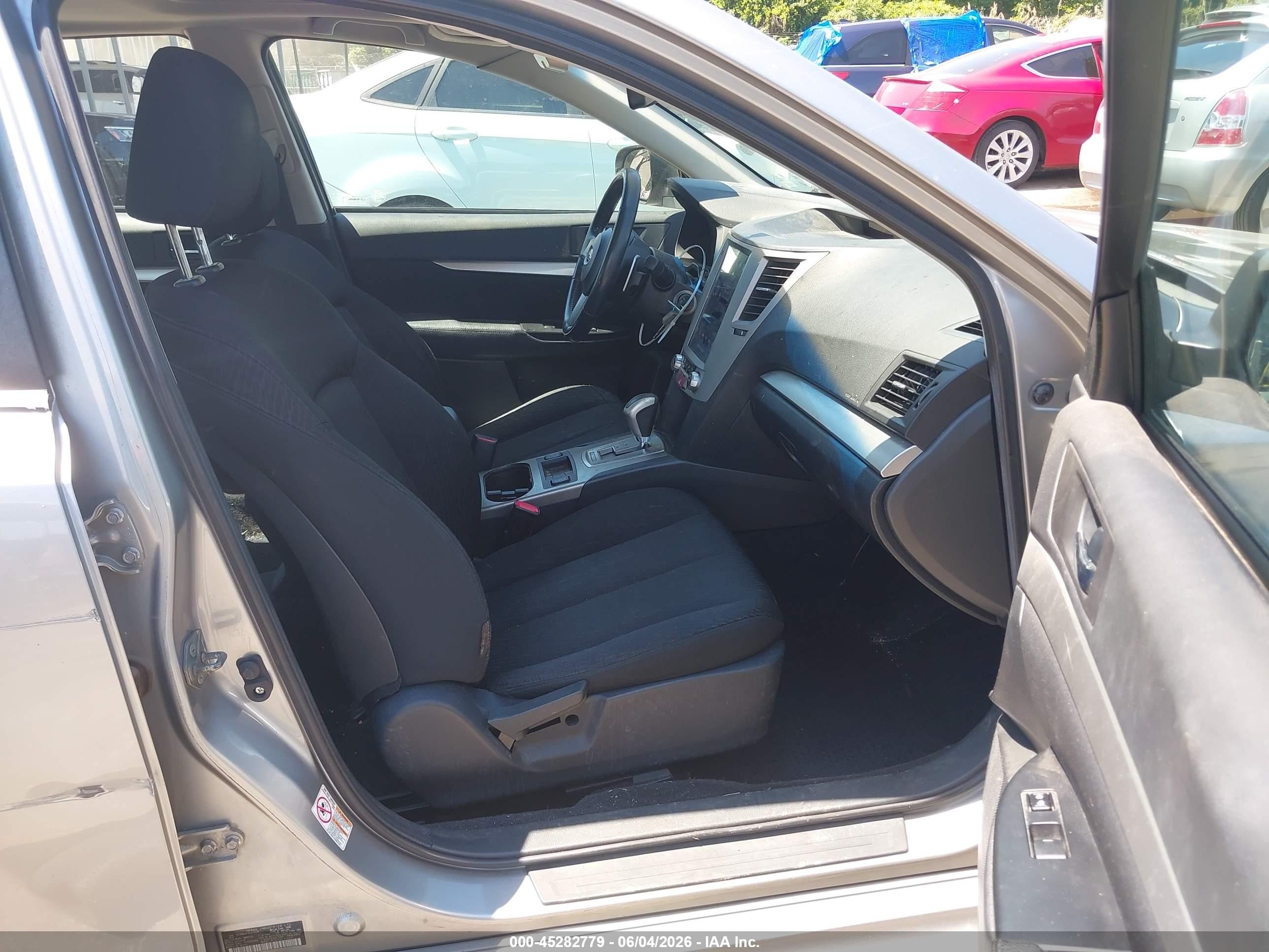 2011 Subaru Legacy 2.5i Premium Silver vin: 4S3BMBG61B3218596
