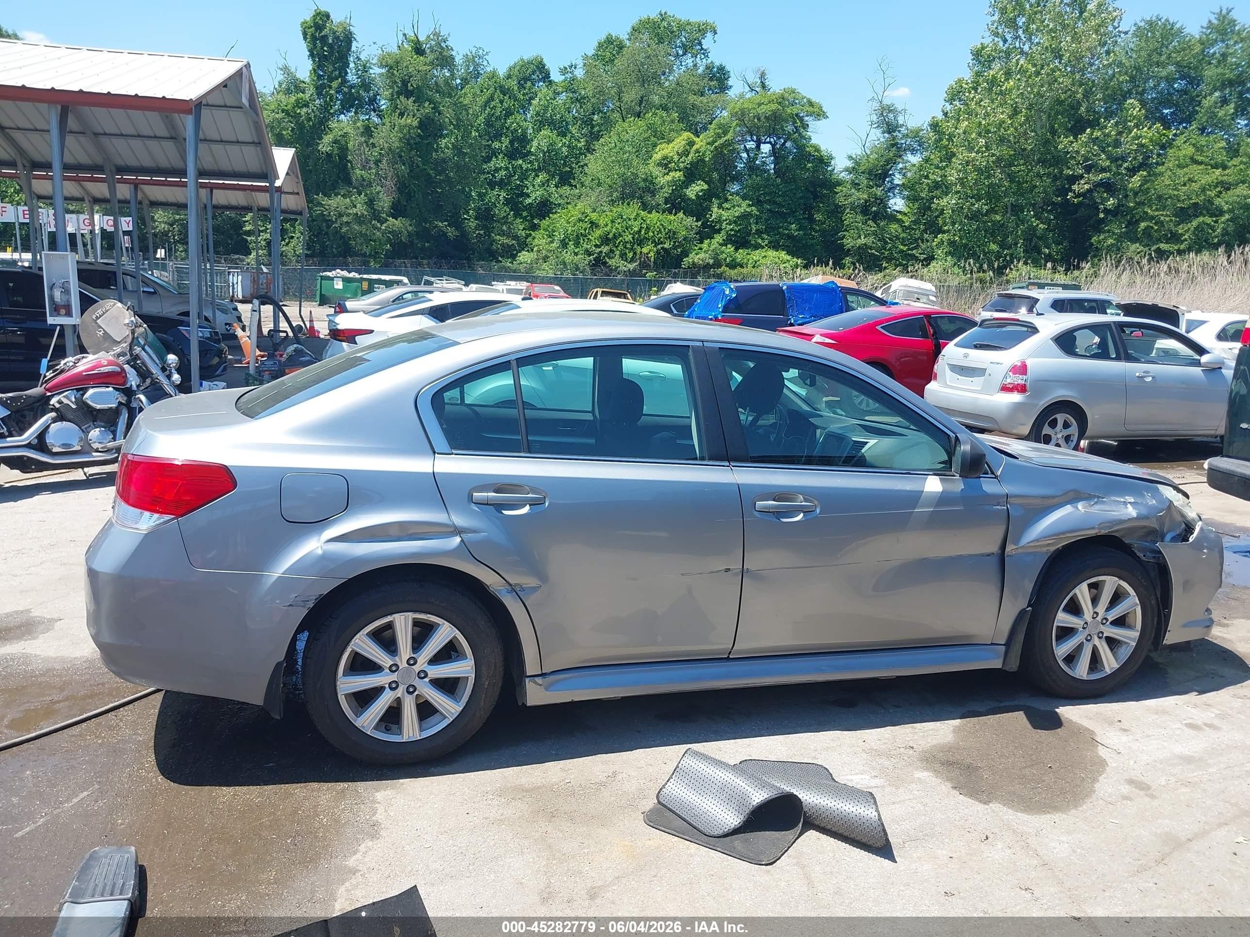 2011 Subaru Legacy 2.5i Premium Silver vin: 4S3BMBG61B3218596
