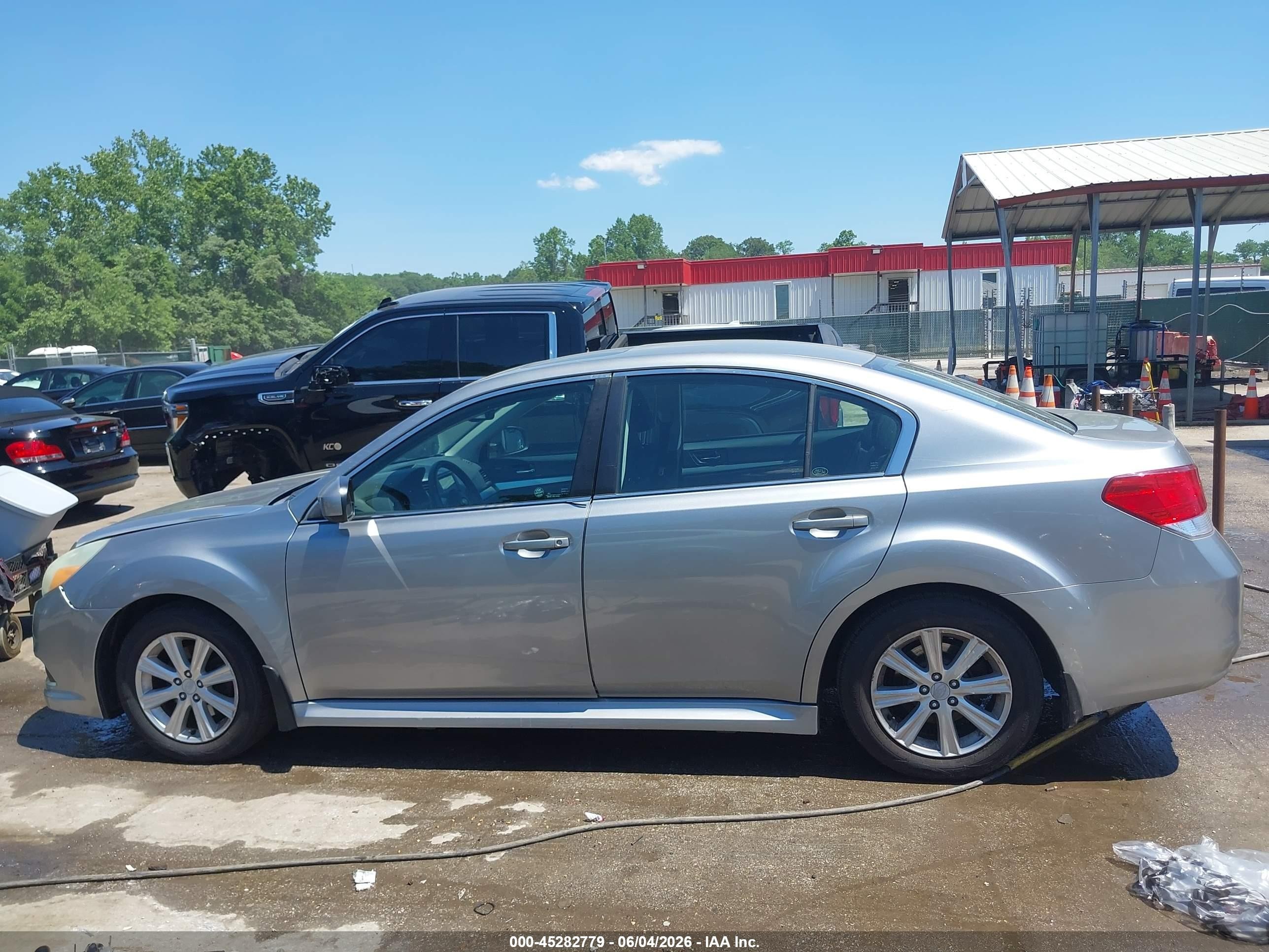 2011 Subaru Legacy 2.5i Premium Silver vin: 4S3BMBG61B3218596