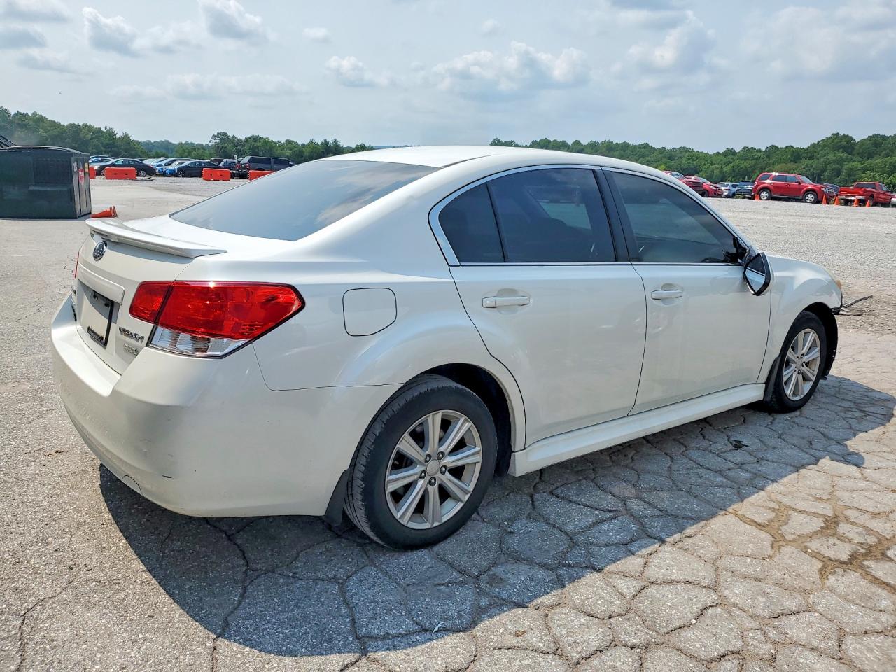 2010 Subaru Legacy 2.5i Premium White vin: 4S3BMBG63A3216542