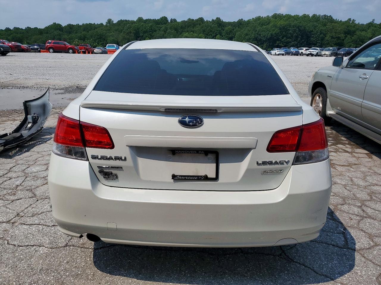 2010 Subaru Legacy 2.5i Premium White vin: 4S3BMBG63A3216542