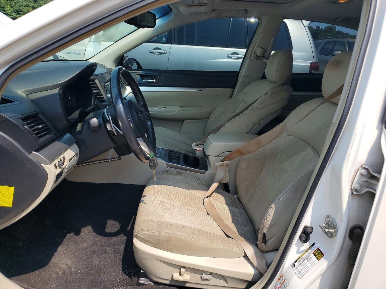 2010 Subaru Legacy 2.5i Premium White vin: 4S3BMBG63A3216542