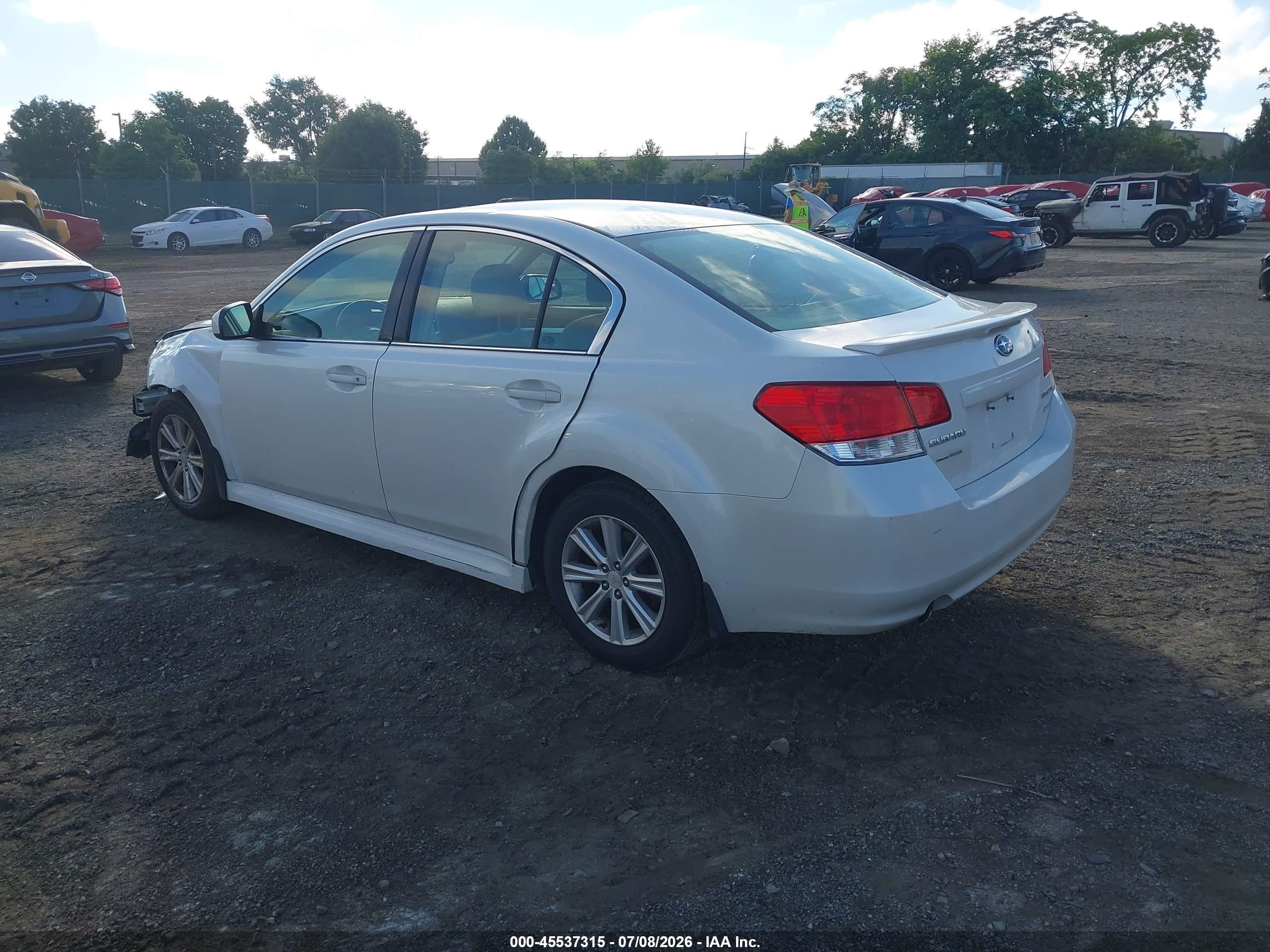2011 Subaru Legacy 2.5i Premium Белый vin: 4S3BMBG65B3215359