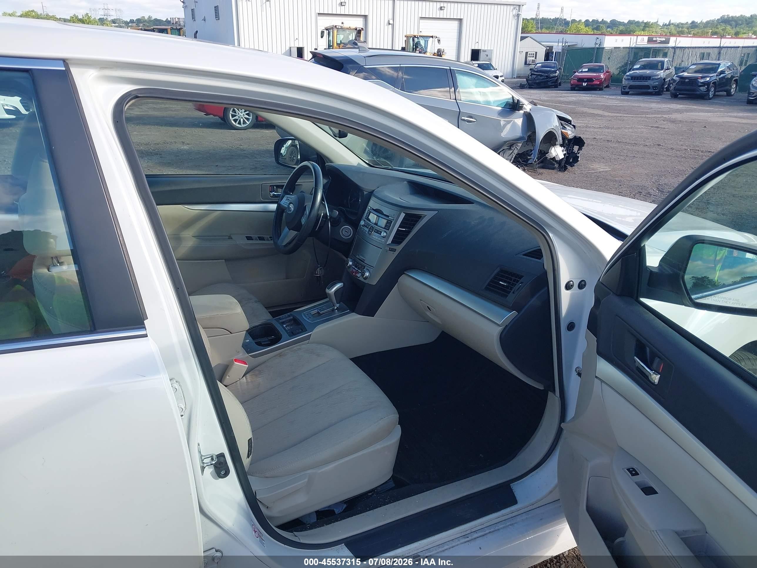 2011 Subaru Legacy 2.5i Premium Белый vin: 4S3BMBG65B3215359