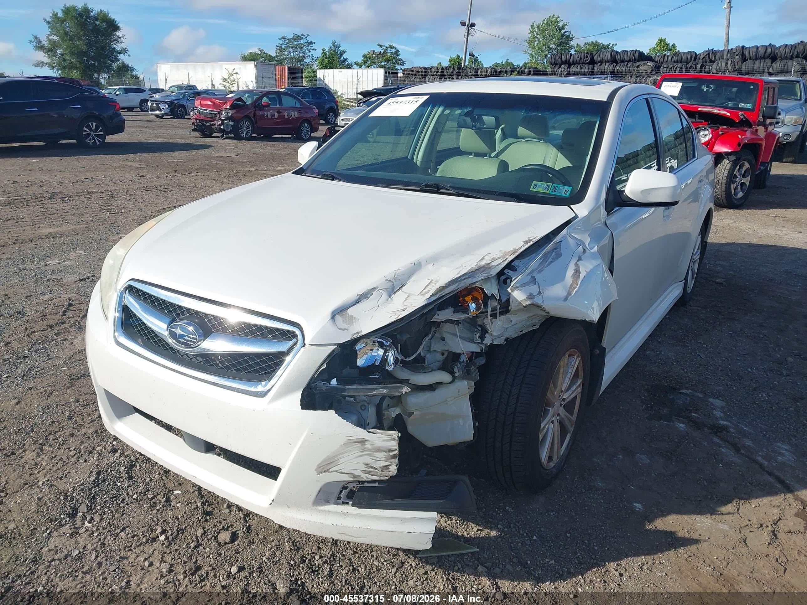 2011 Subaru Legacy 2.5i Premium Белый vin: 4S3BMBG65B3215359