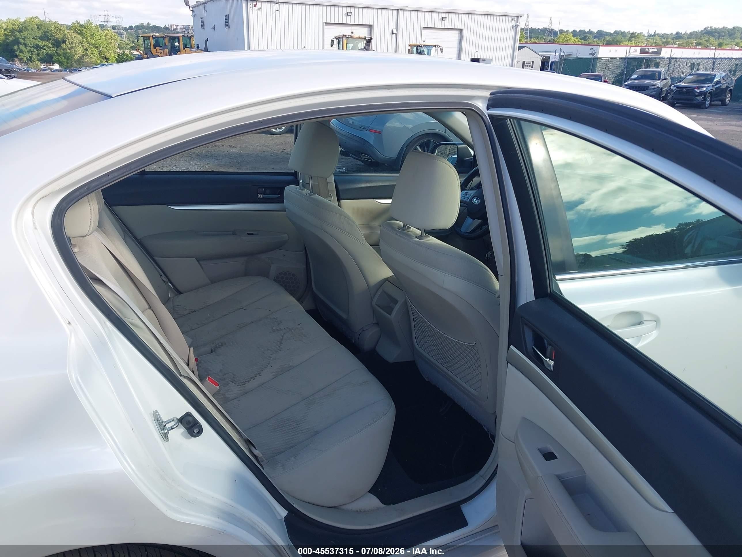 2011 Subaru Legacy 2.5i Premium Белый vin: 4S3BMBG65B3215359