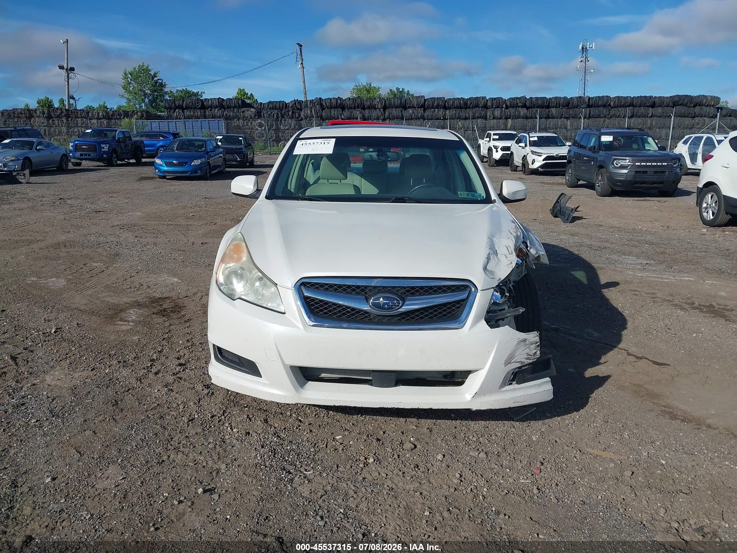 2011 Subaru Legacy 2.5i Premium Белый vin: 4S3BMBG65B3215359