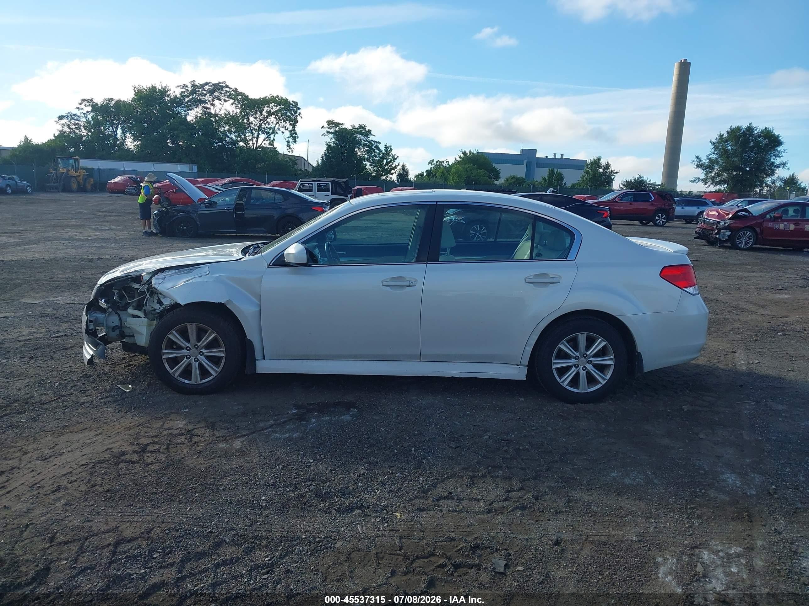 2011 Subaru Legacy 2.5i Premium Белый vin: 4S3BMBG65B3215359