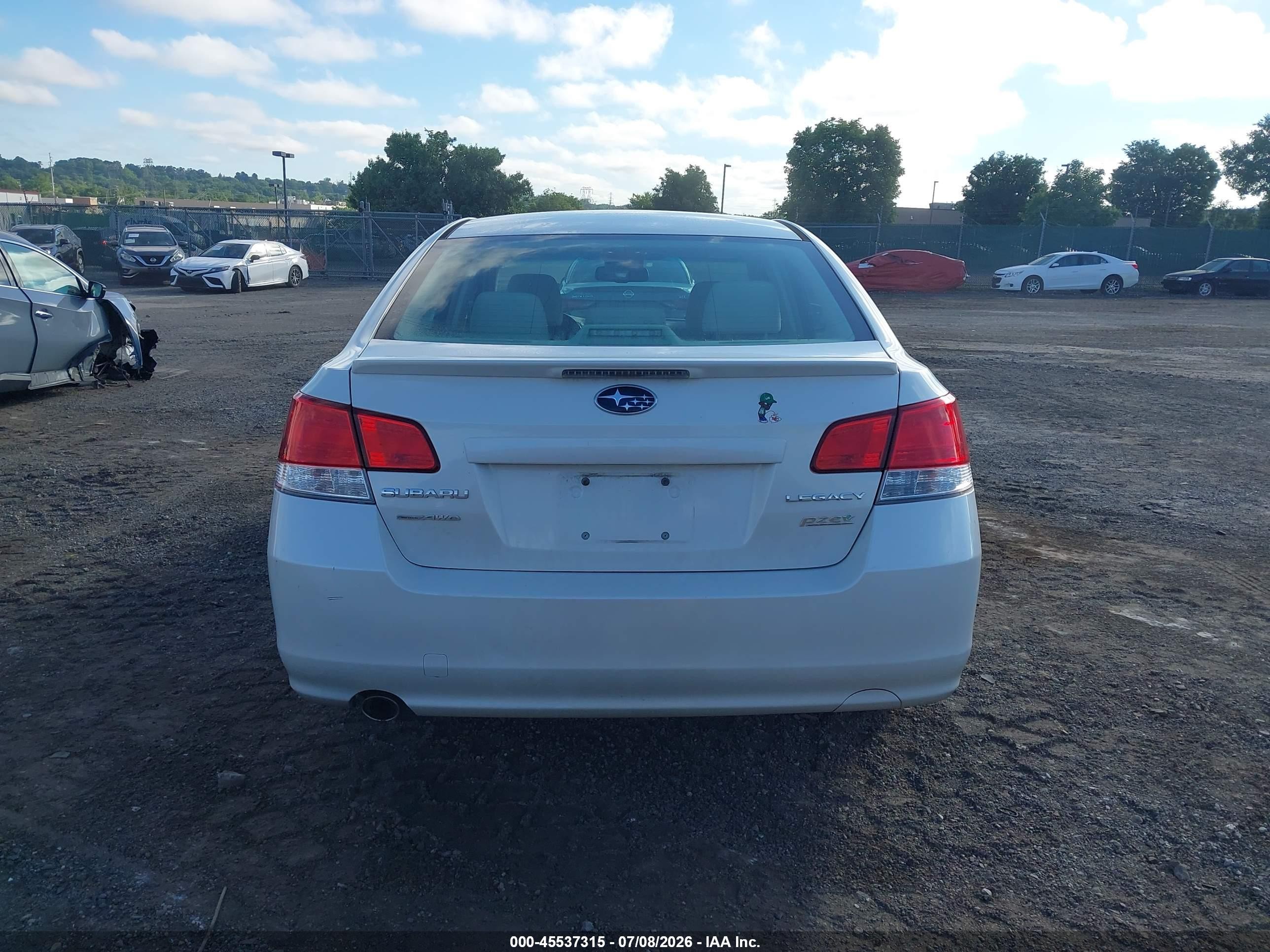 2011 Subaru Legacy 2.5i Premium Белый vin: 4S3BMBG65B3215359