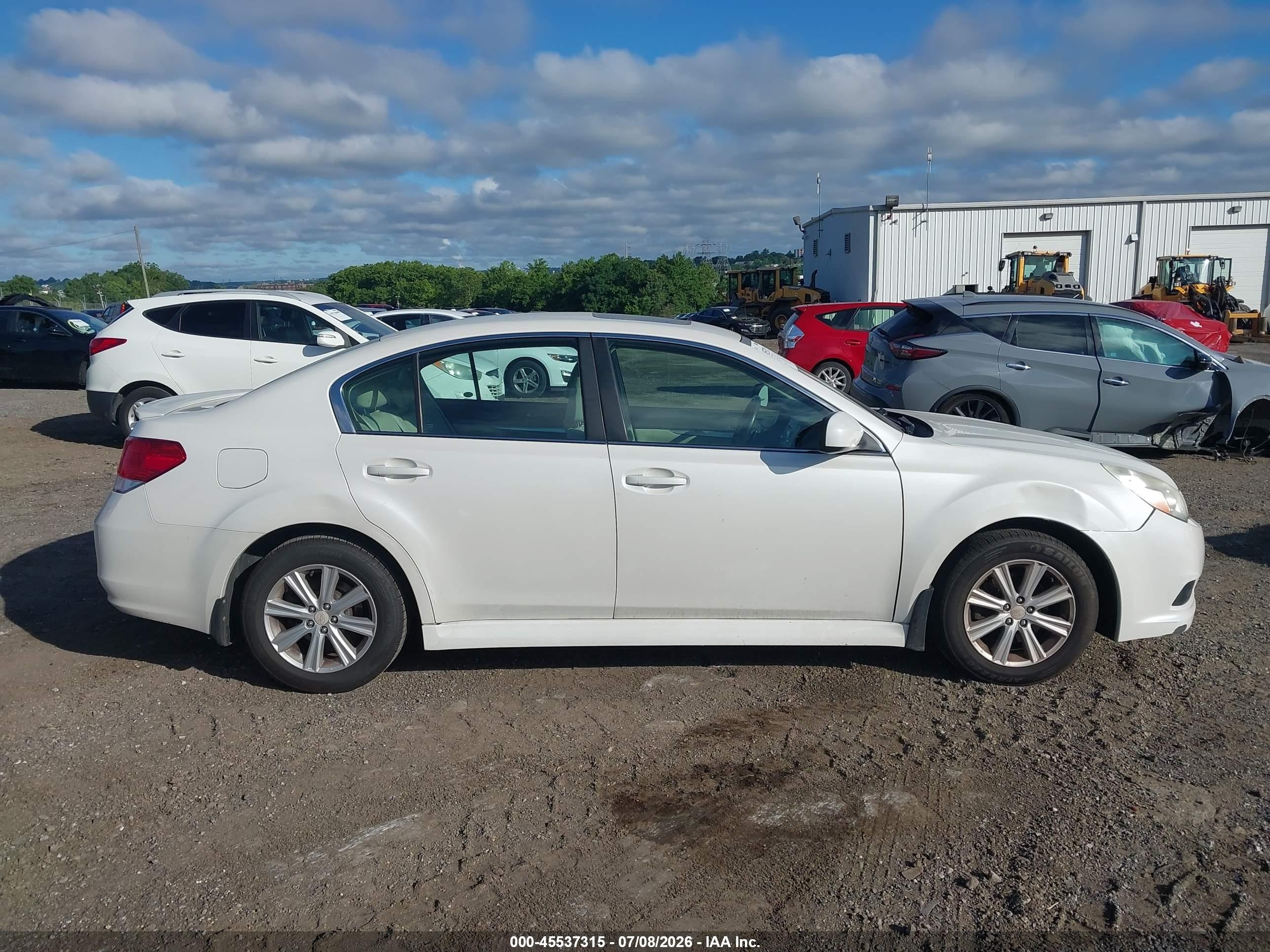 2011 Subaru Legacy 2.5i Premium Белый vin: 4S3BMBG65B3215359