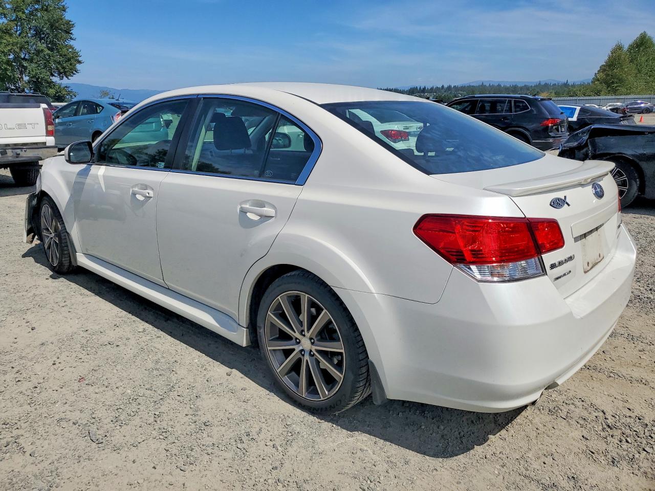 2013 Subaru Legacy 2.5i Premium White vin: 4S3BMBG65D3029372