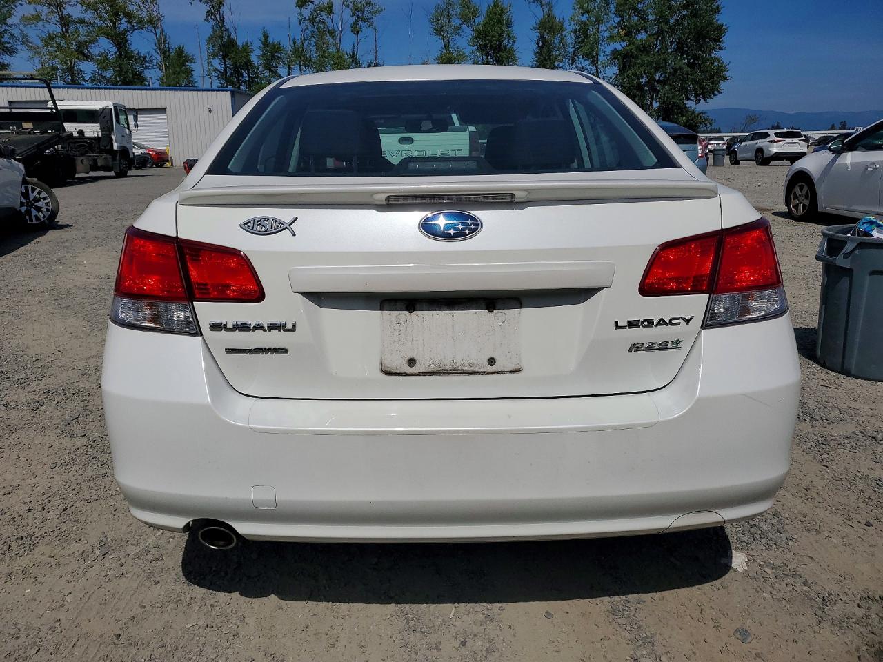 2013 Subaru Legacy 2.5i Premium White vin: 4S3BMBG65D3029372