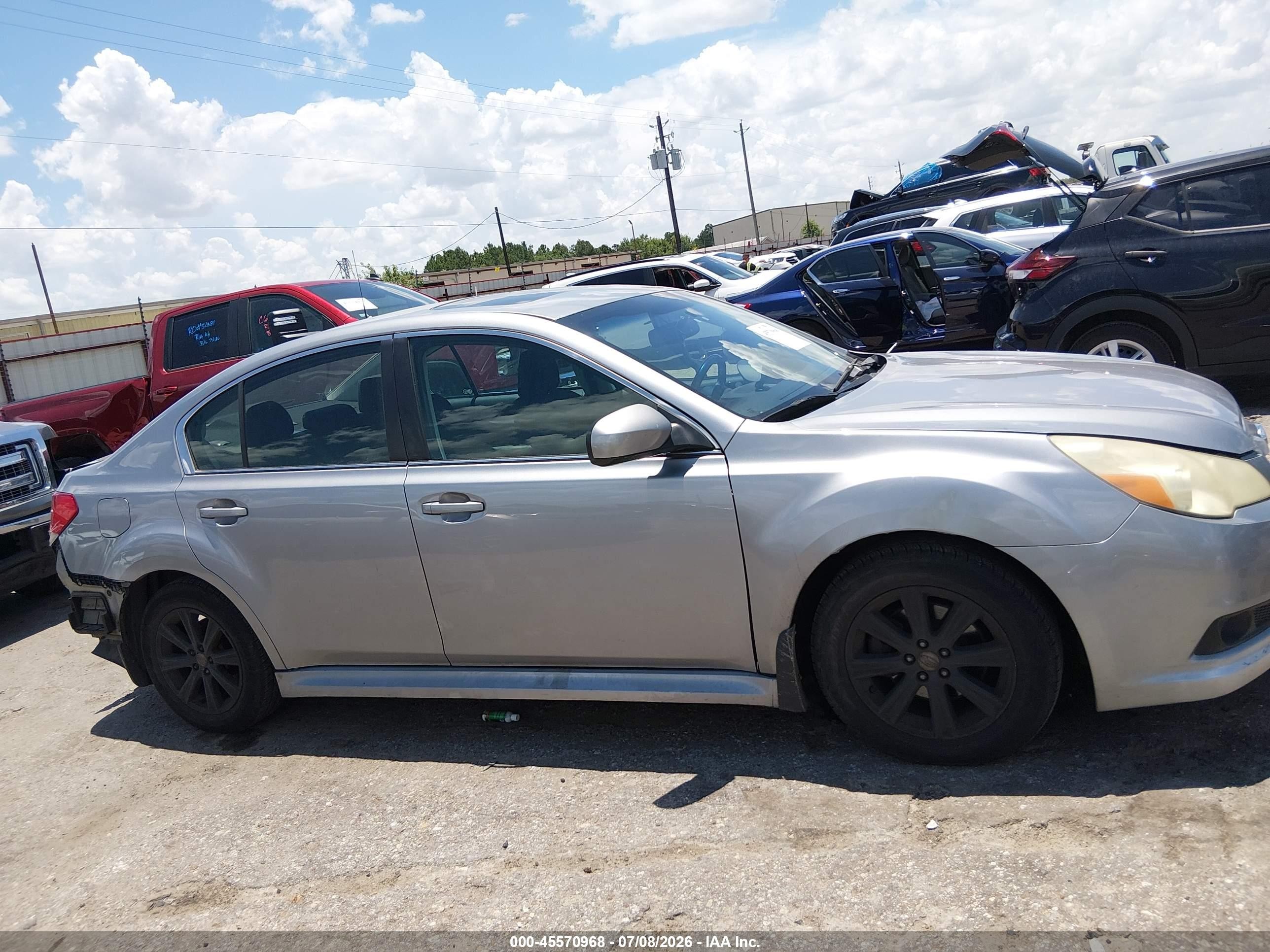 2010 Subaru Legacy 2.5i Premium Серебряный vin: 4S3BMBG67A3245445