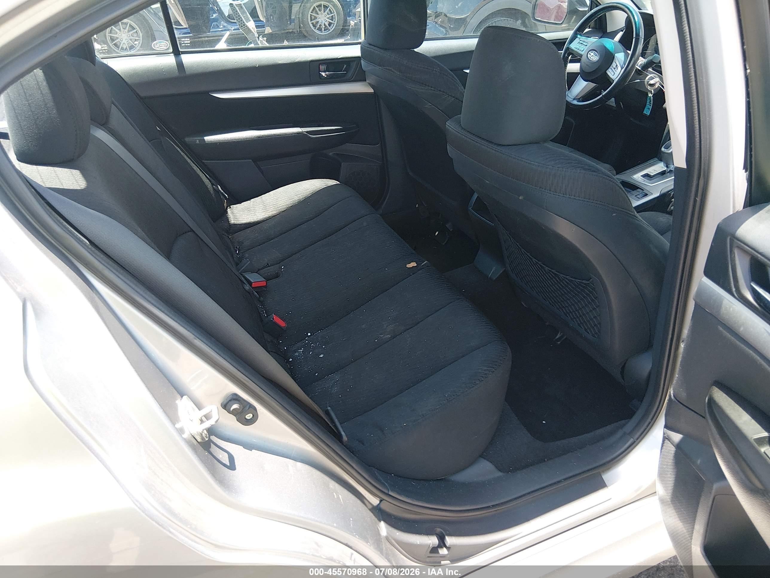 2010 Subaru Legacy 2.5i Premium Серебряный vin: 4S3BMBG67A3245445