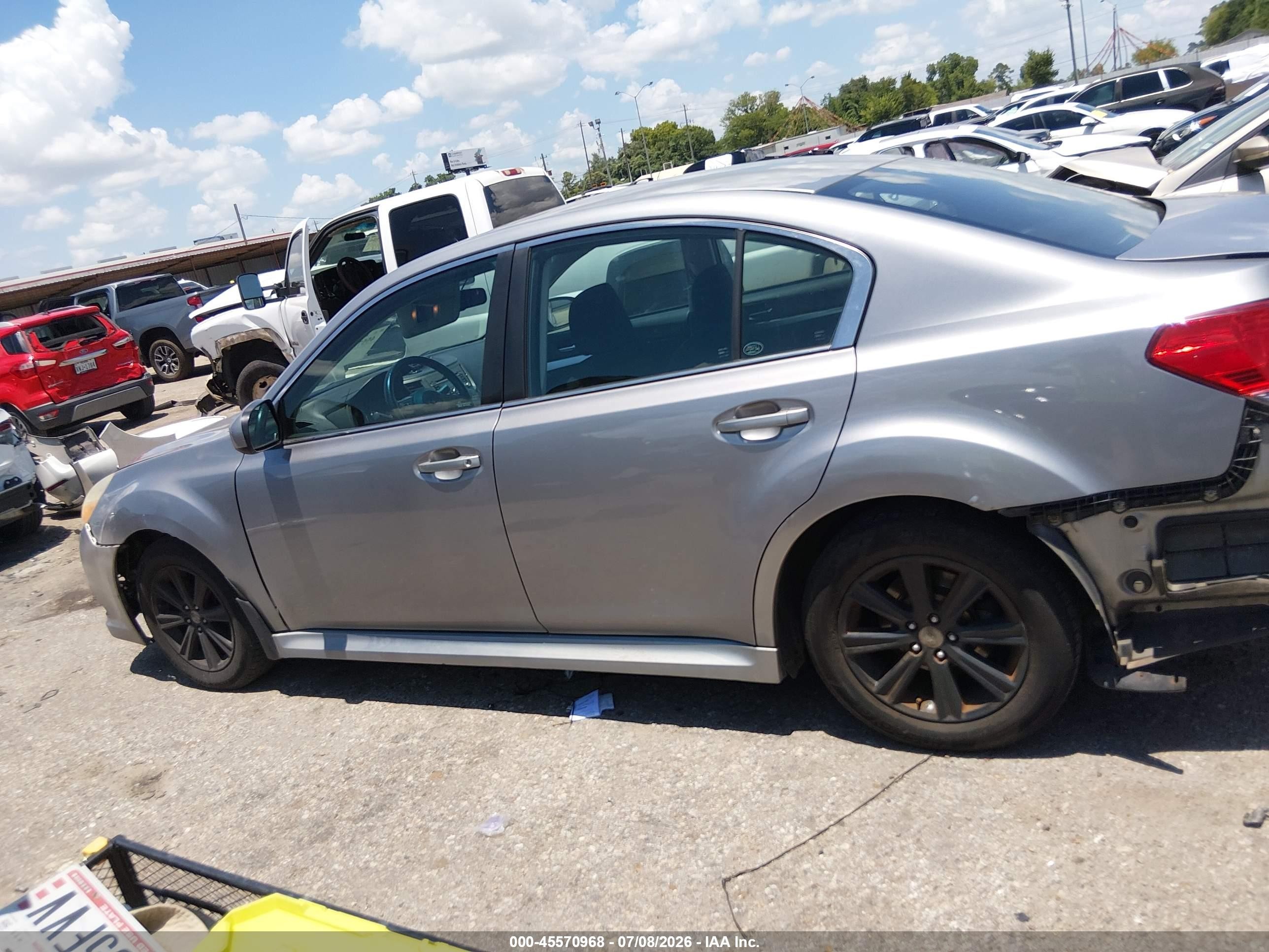 2010 Subaru Legacy 2.5i Premium Серебряный vin: 4S3BMBG67A3245445