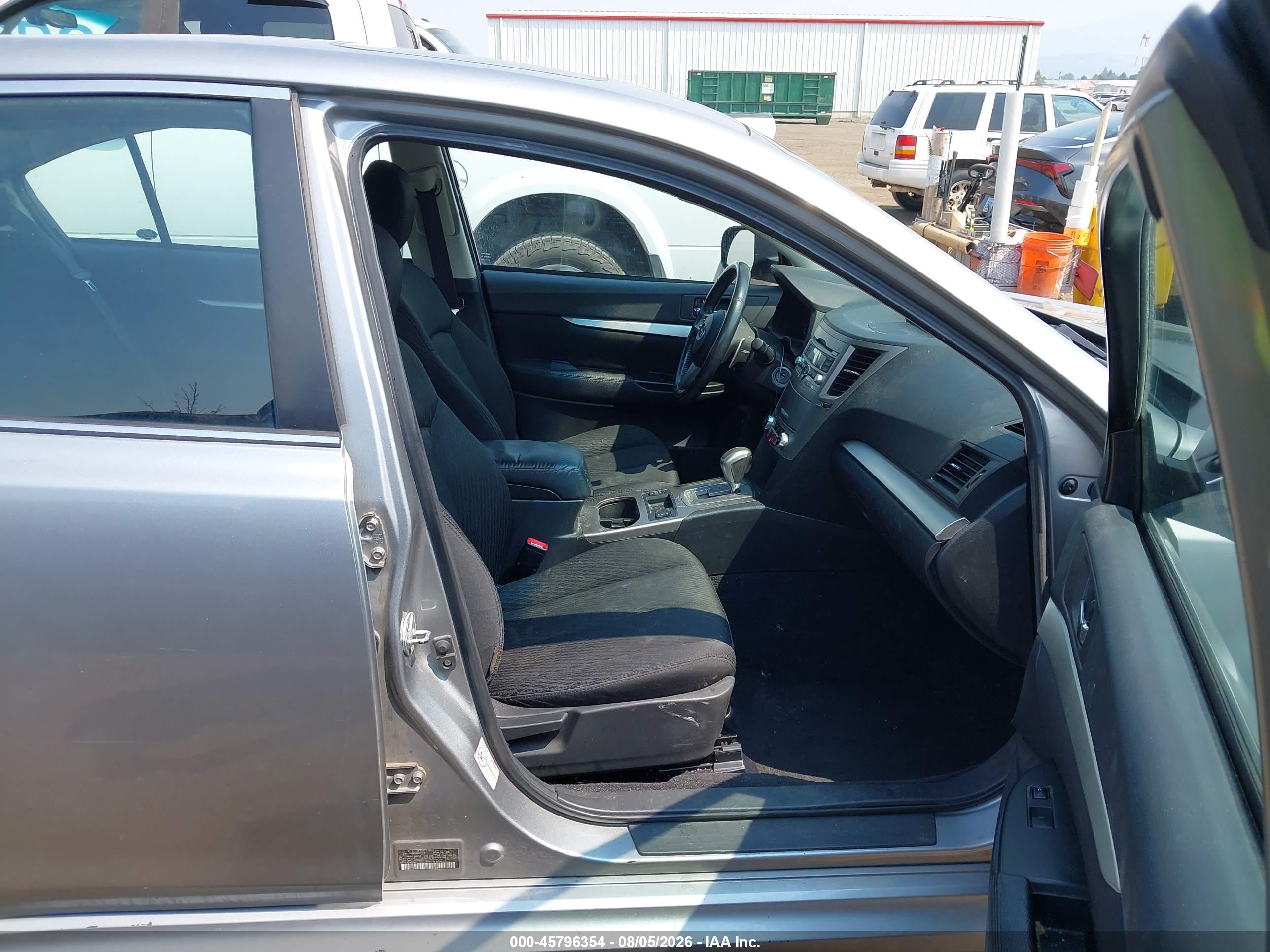 2011 Subaru Legacy 2.5i Premium Silver vin: 4S3BMBG68B3214819