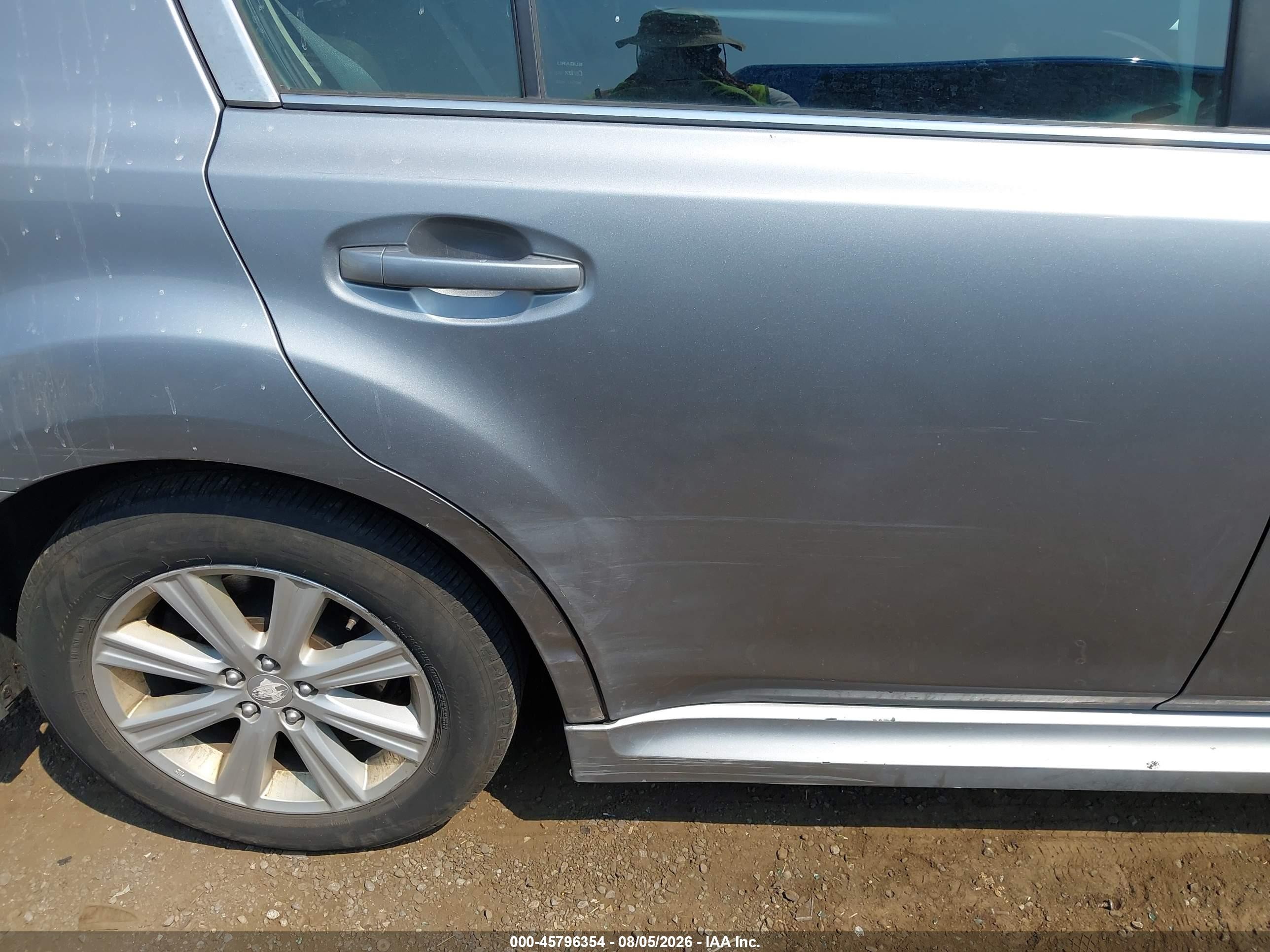 2011 Subaru Legacy 2.5i Premium Silver vin: 4S3BMBG68B3214819