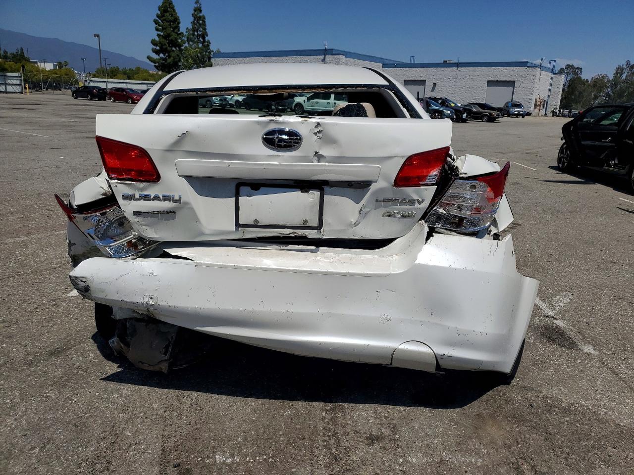 2013 Subaru Legacy 2.5i Premium White vin: 4S3BMBG68D3020696