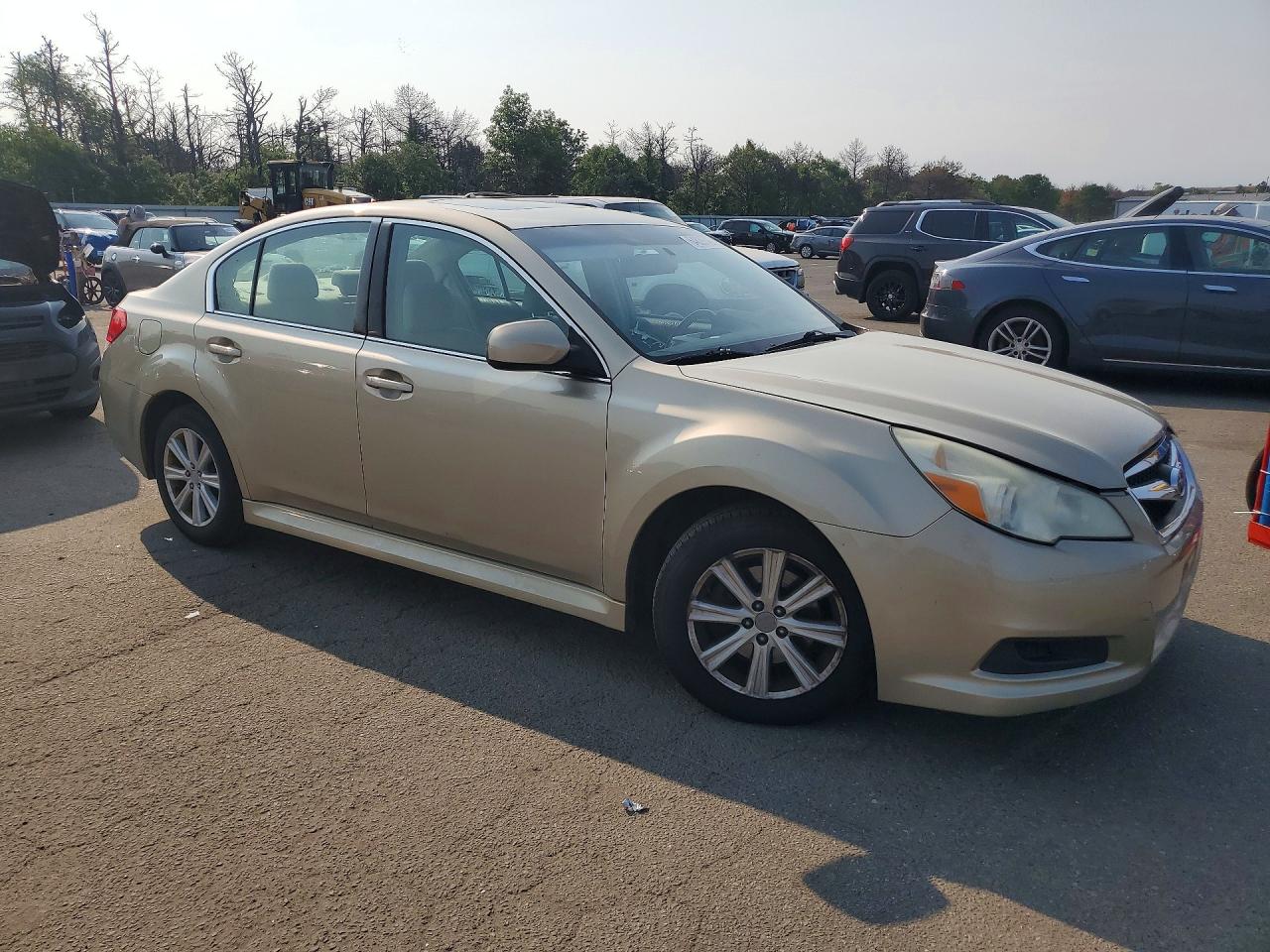 2010 Subaru Legacy 2.5i Premium Tan vin: 4S3BMBG69A3210888