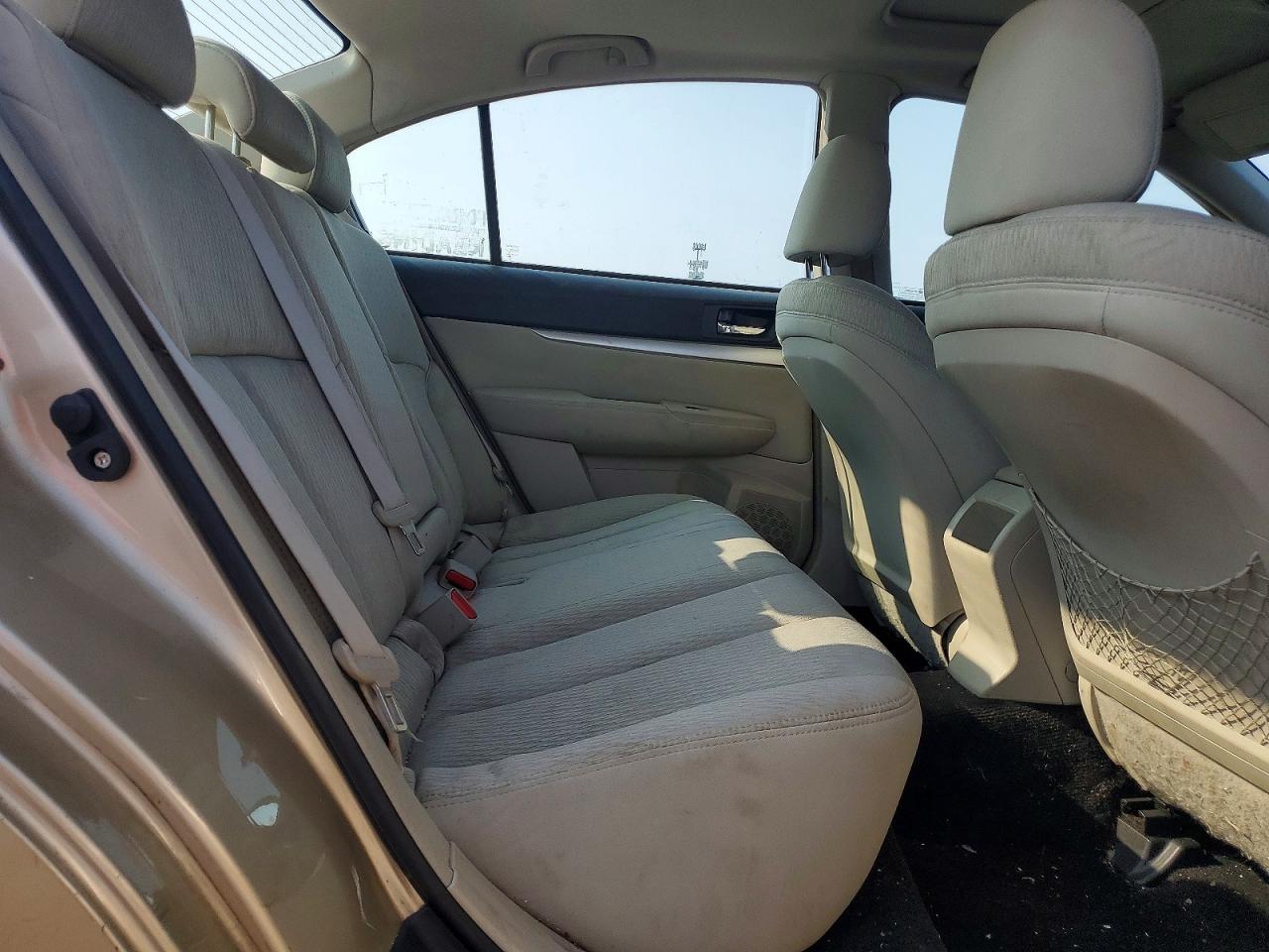 2010 Subaru Legacy 2.5i Premium Tan vin: 4S3BMBG69A3210888