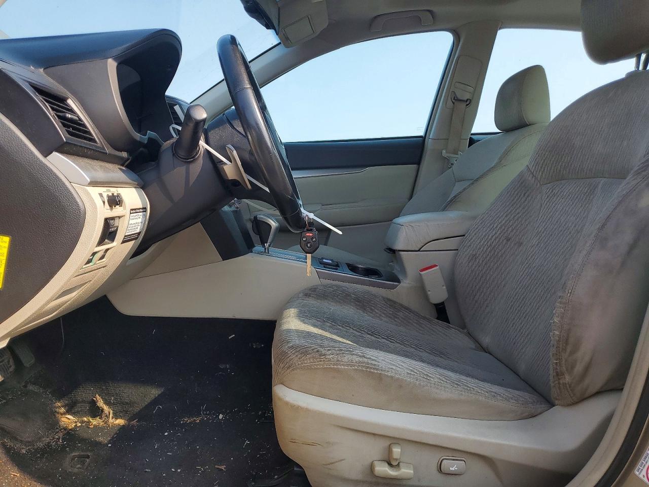 2010 Subaru Legacy 2.5i Premium Tan vin: 4S3BMBG69A3210888