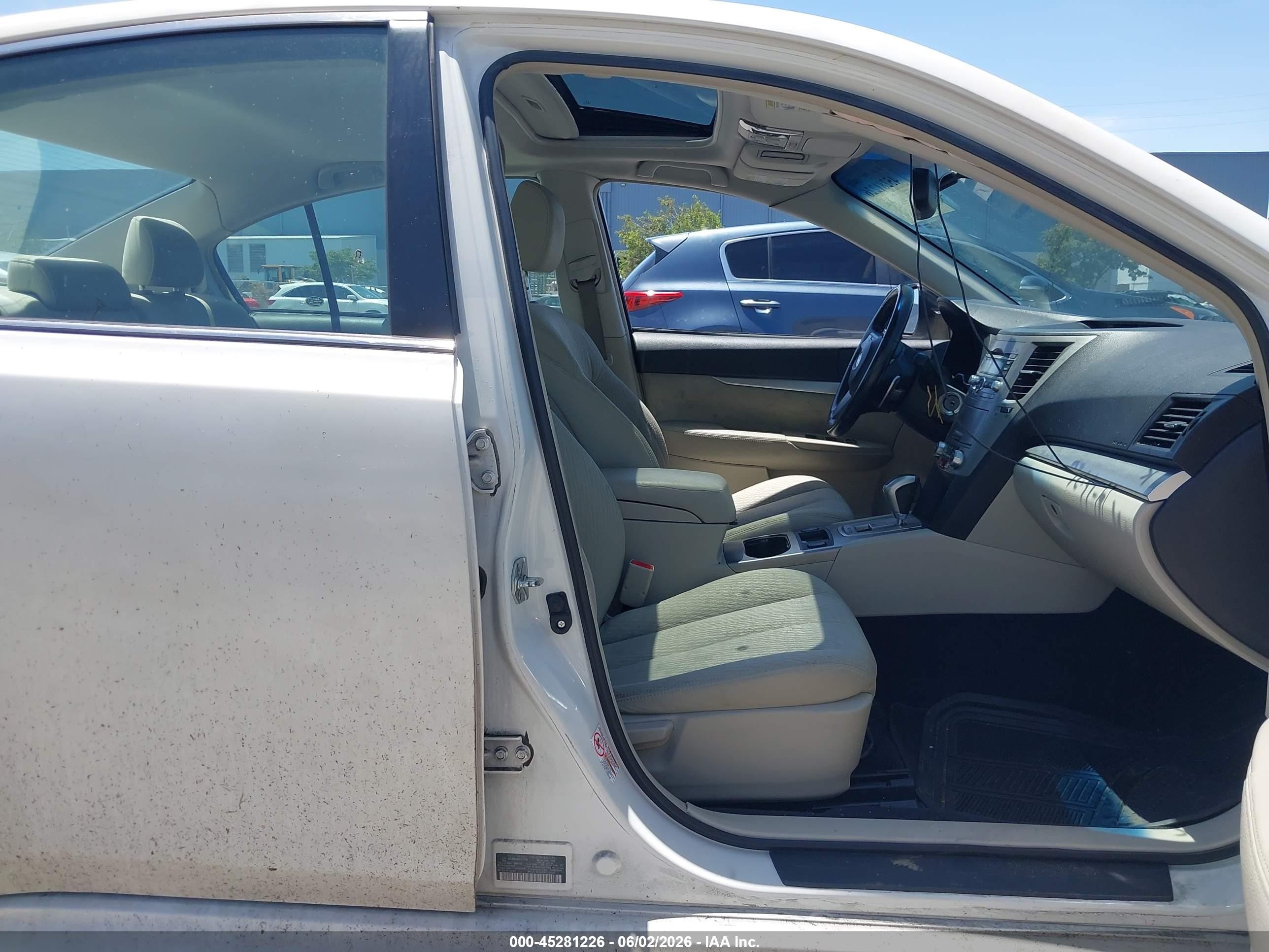2010 Subaru Legacy 2.5i Premium White vin: 4S3BMBH64A3219206