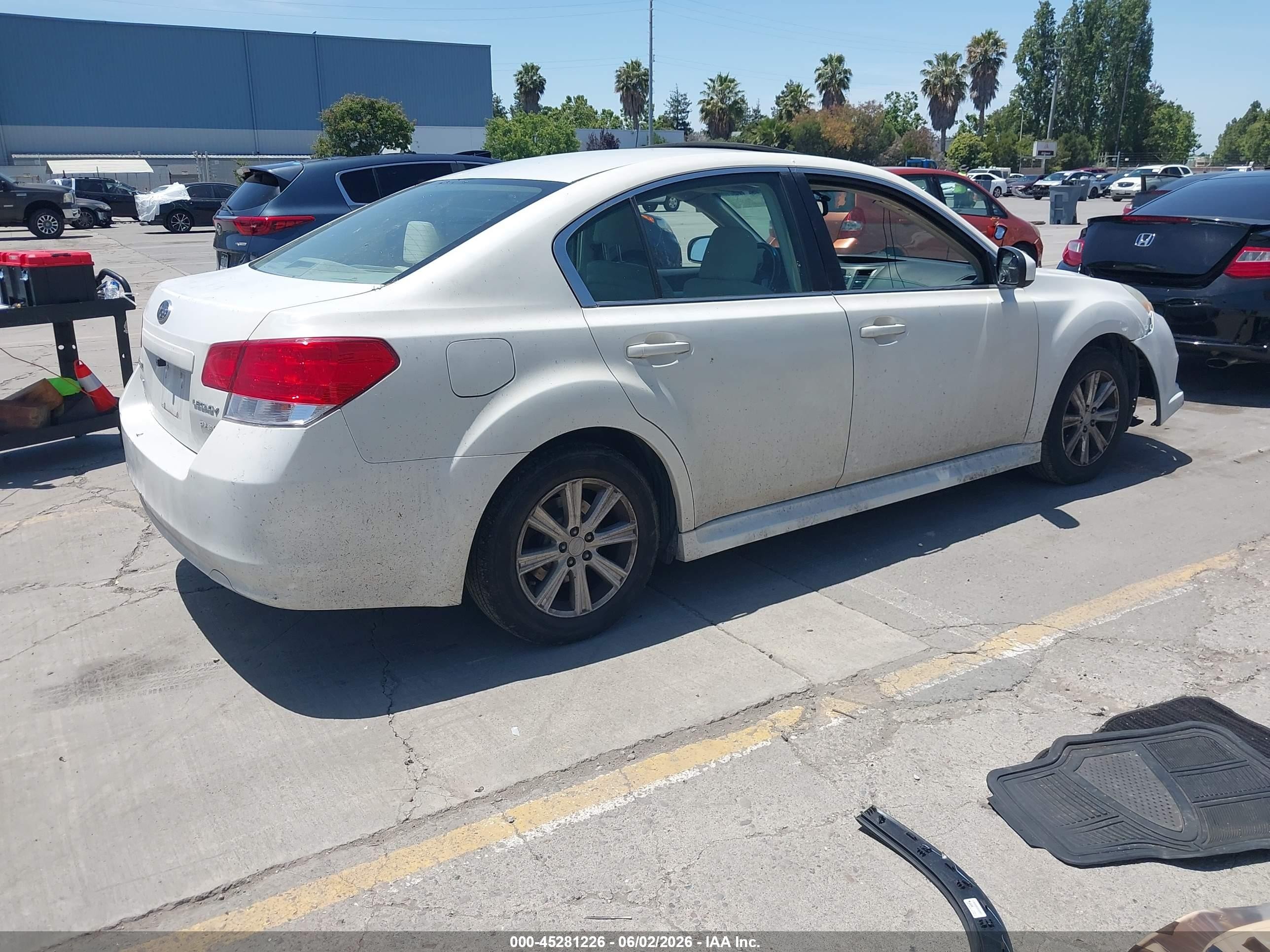 2010 Subaru Legacy 2.5i Premium White vin: 4S3BMBH64A3219206