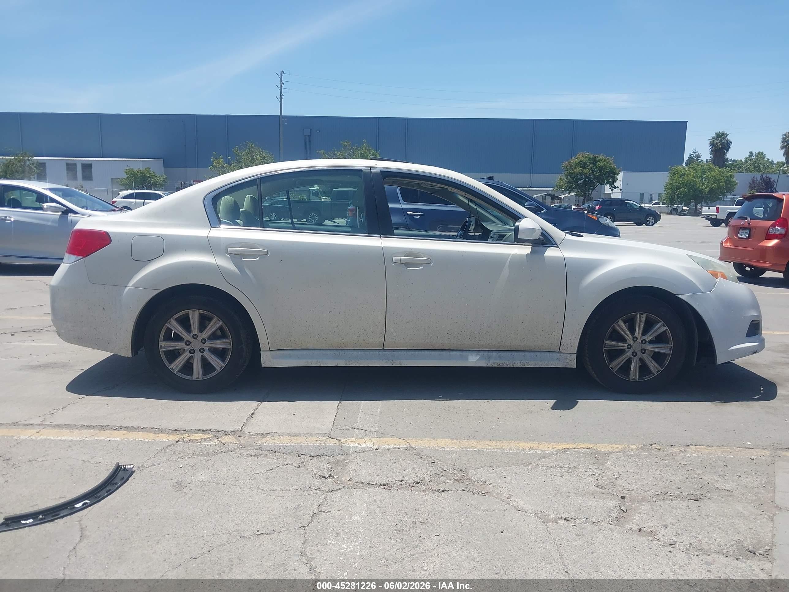 2010 Subaru Legacy 2.5i Premium White vin: 4S3BMBH64A3219206
