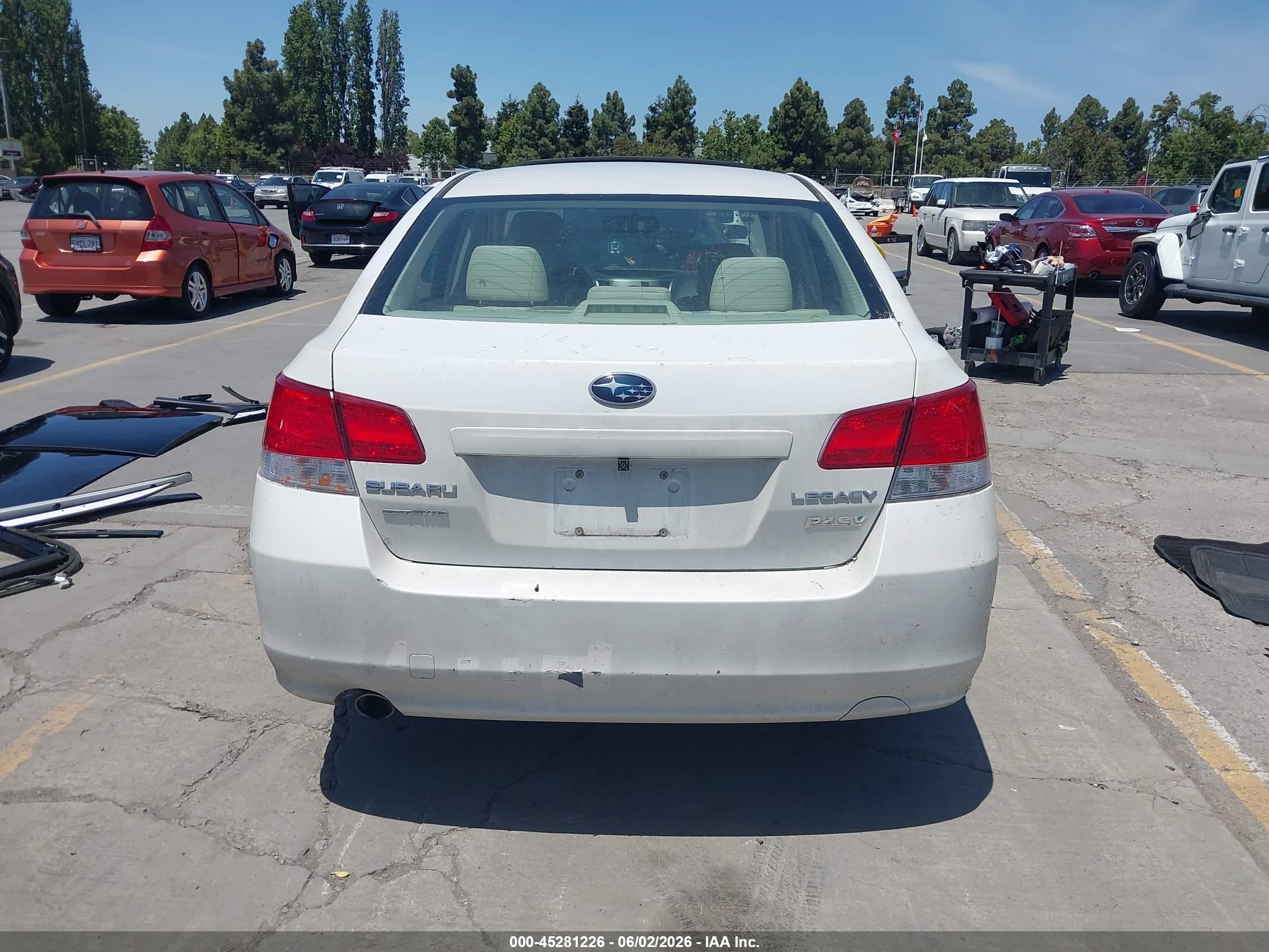 2010 Subaru Legacy 2.5i Premium White vin: 4S3BMBH64A3219206