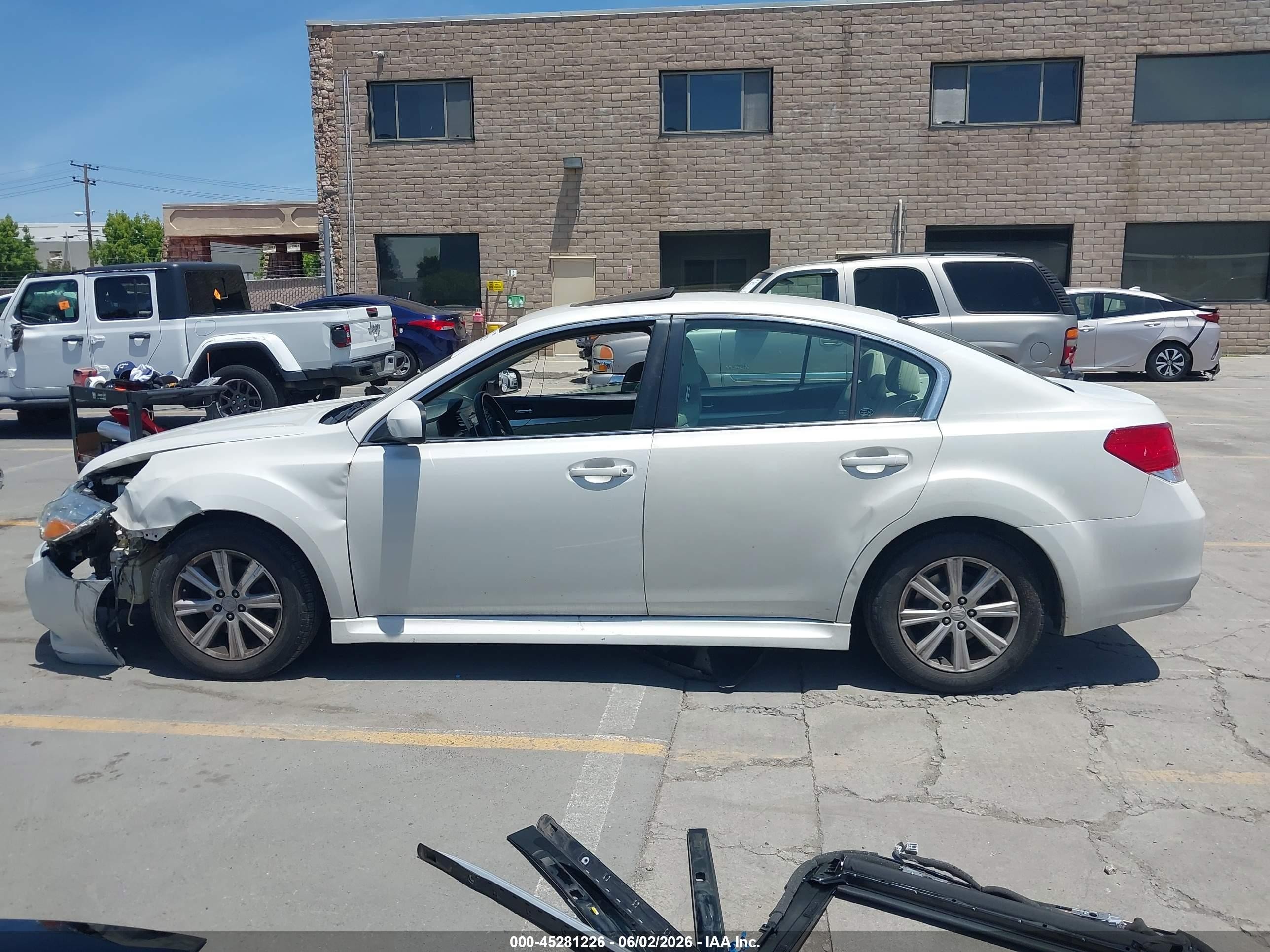 2010 Subaru Legacy 2.5i Premium White vin: 4S3BMBH64A3219206