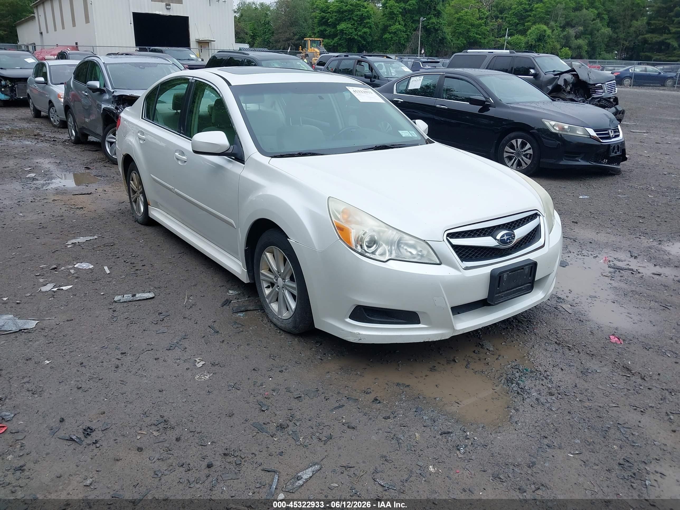 2012 Subaru Legacy 2.5i Premium White vin: 4S3BMBH6XC3019191