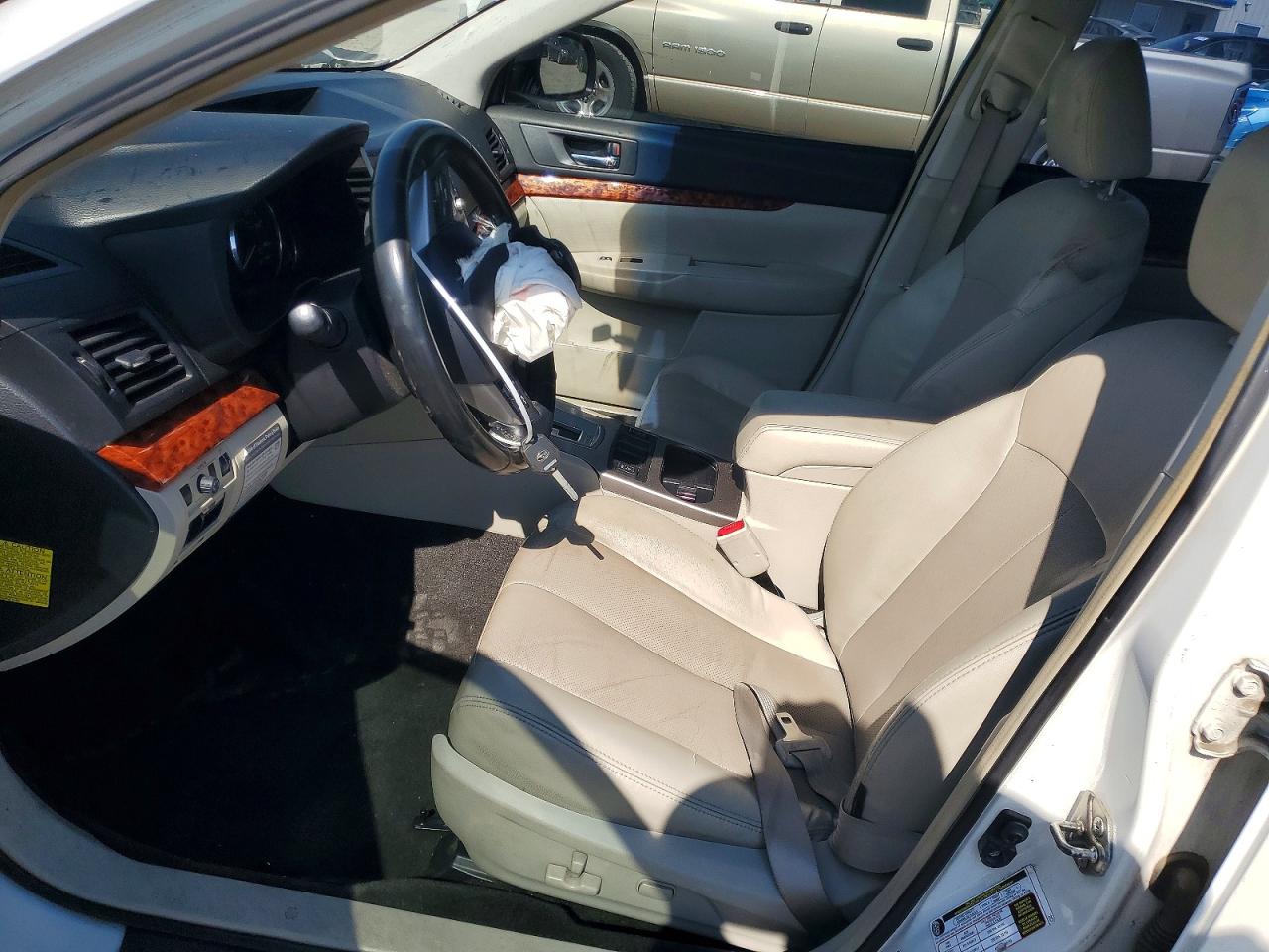 2012 Subaru Legacy 2.5i Limited White vin: 4S3BMBJ60C3024586