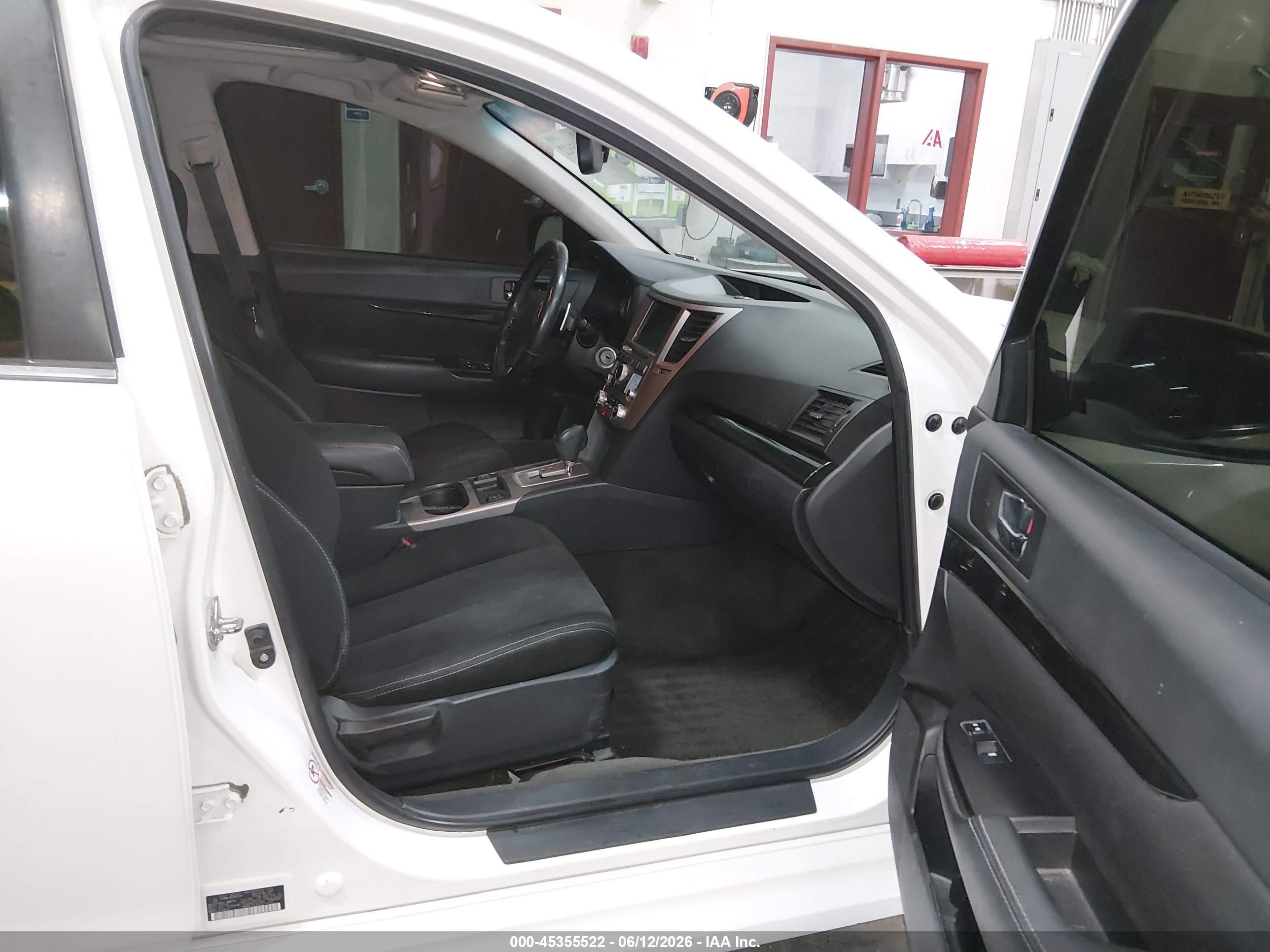 2014 Subaru Legacy 2.5 I Sport White vin: 4S3BMBJ60E3007418