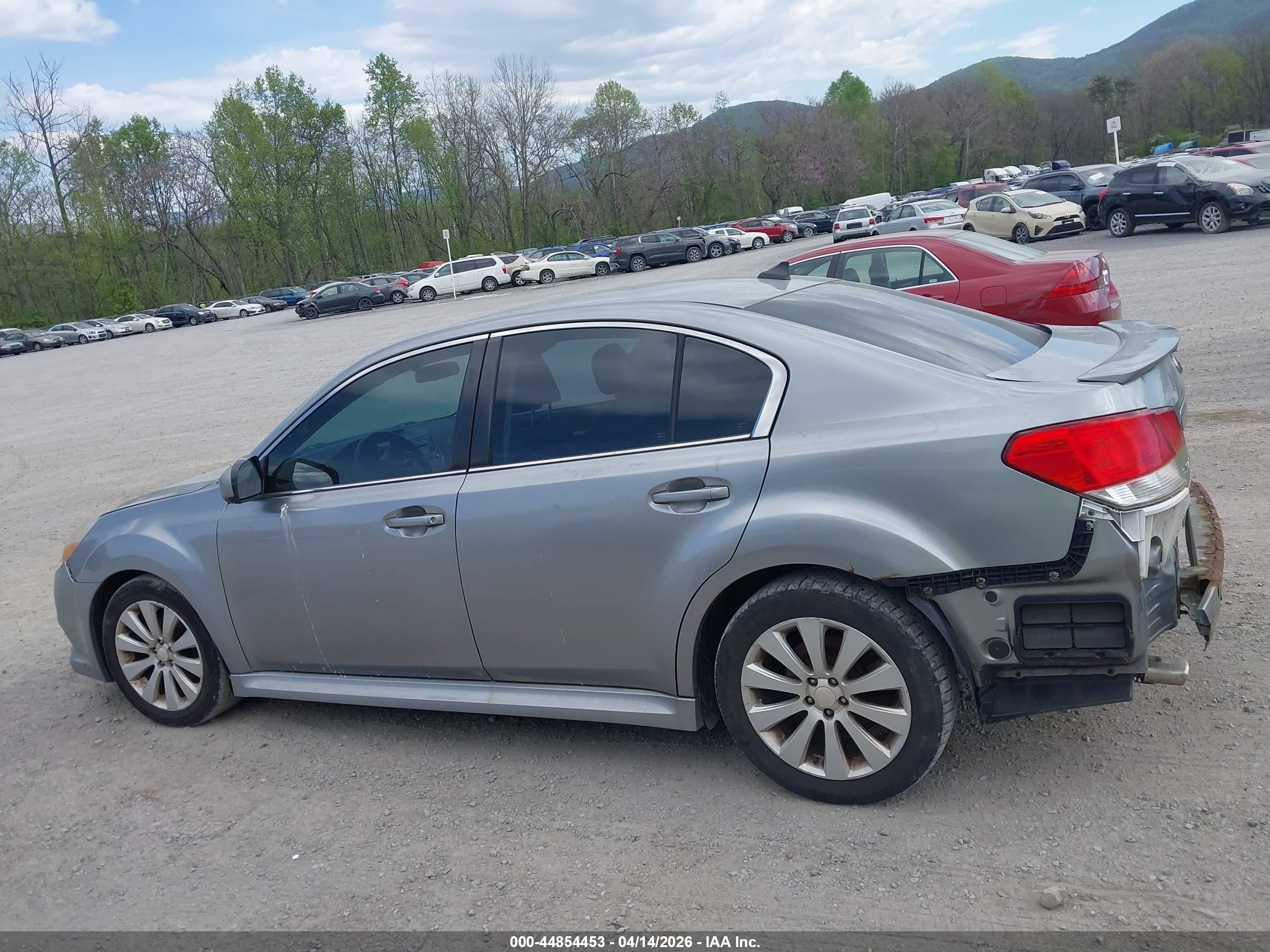 2011 Subaru Legacy 2.5i Limited Silver vin: 4S3BMBJ68B3250504