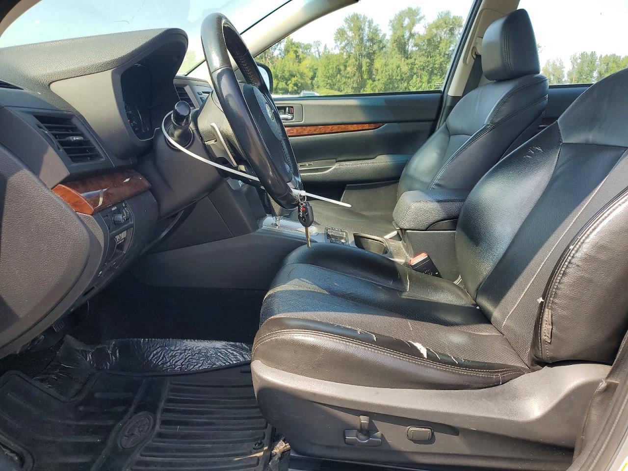 2013 Subaru Legacy 2.5i Limited Silver vin: 4S3BMBJ68D3005527