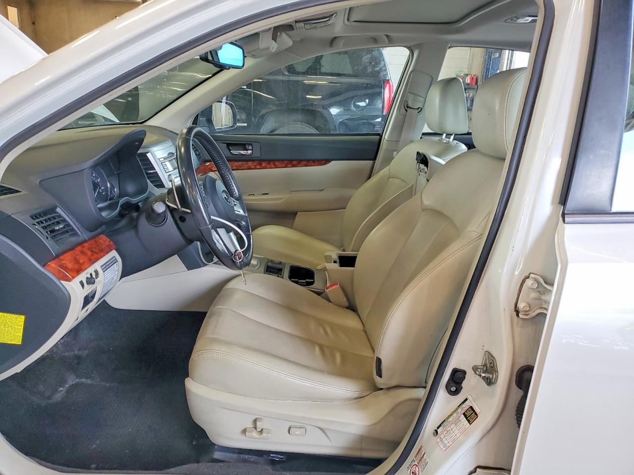 2011 Subaru Legacy 2.5i Limited White vin: 4S3BMBK60B3253704