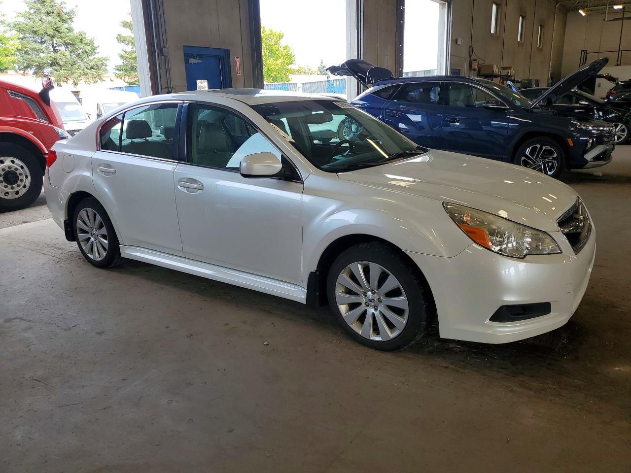 2011 Subaru Legacy 2.5i Limited White vin: 4S3BMBK60B3253704