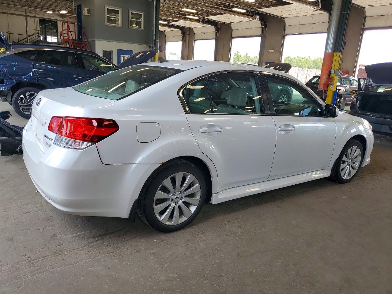 2011 Subaru Legacy 2.5i Limited White vin: 4S3BMBK60B3253704