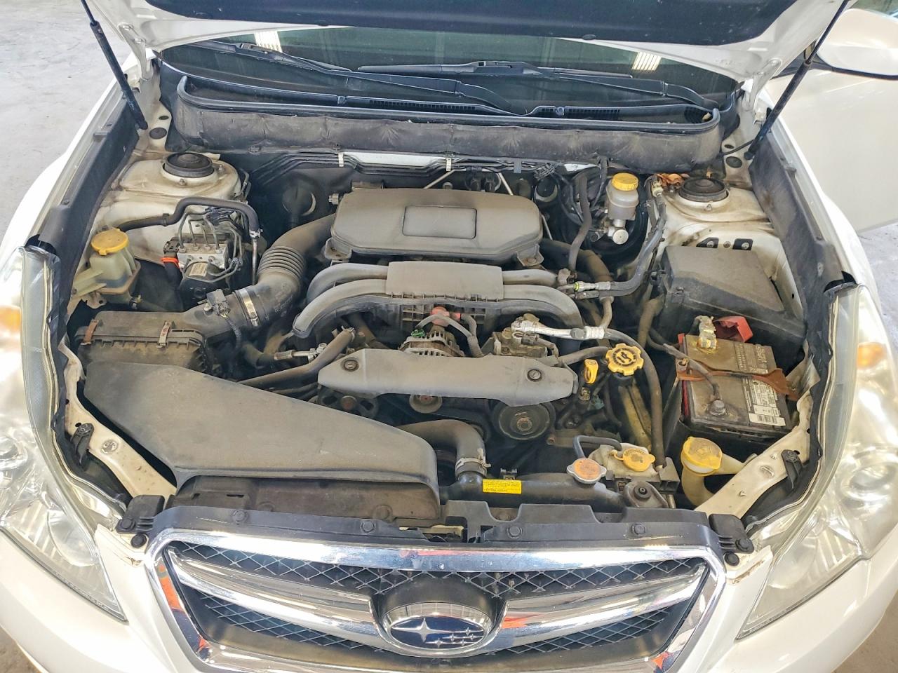 2011 Subaru Legacy 2.5i Limited White vin: 4S3BMBK60B3253704